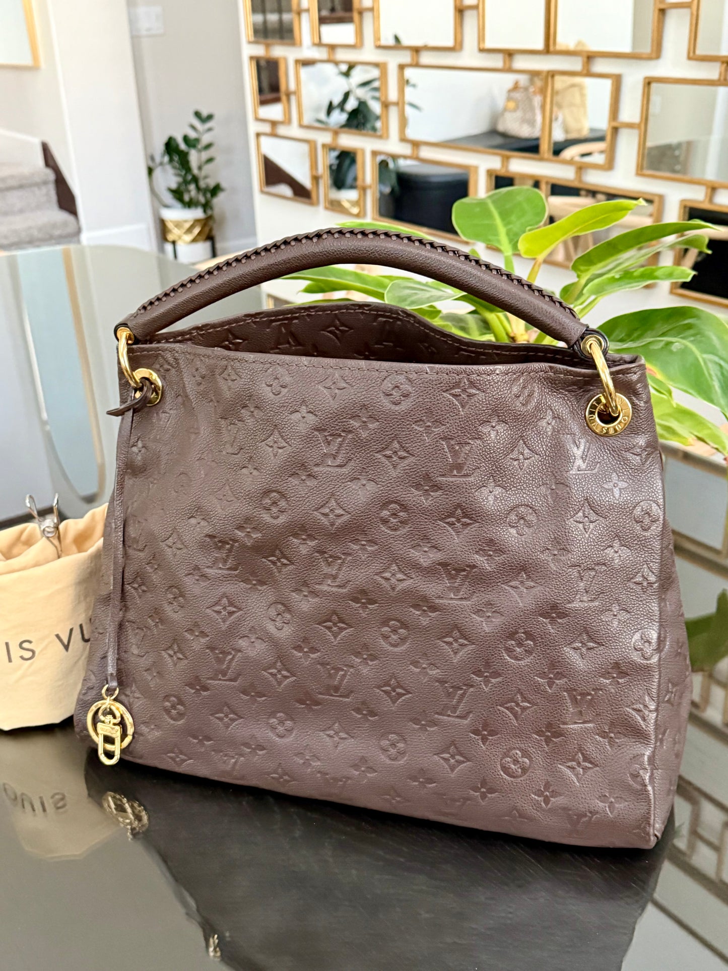 Artsy MM Empriente ( Dark Brown ) with Dustbag and Insert Organizer - ๐
Year: 2012