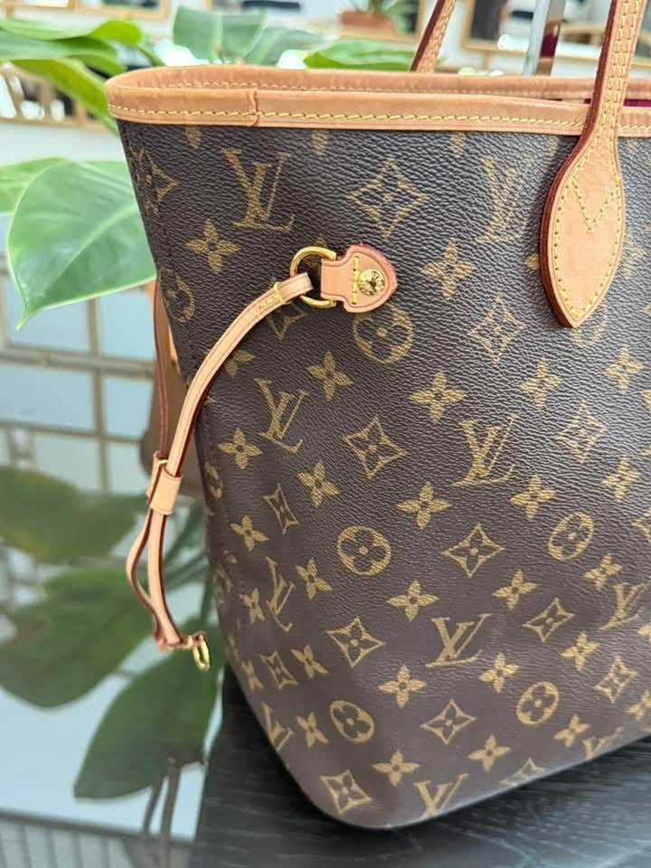 Neverfull MM Monogram in Peony with Dustbag and Insert organizer π
Year: 2020