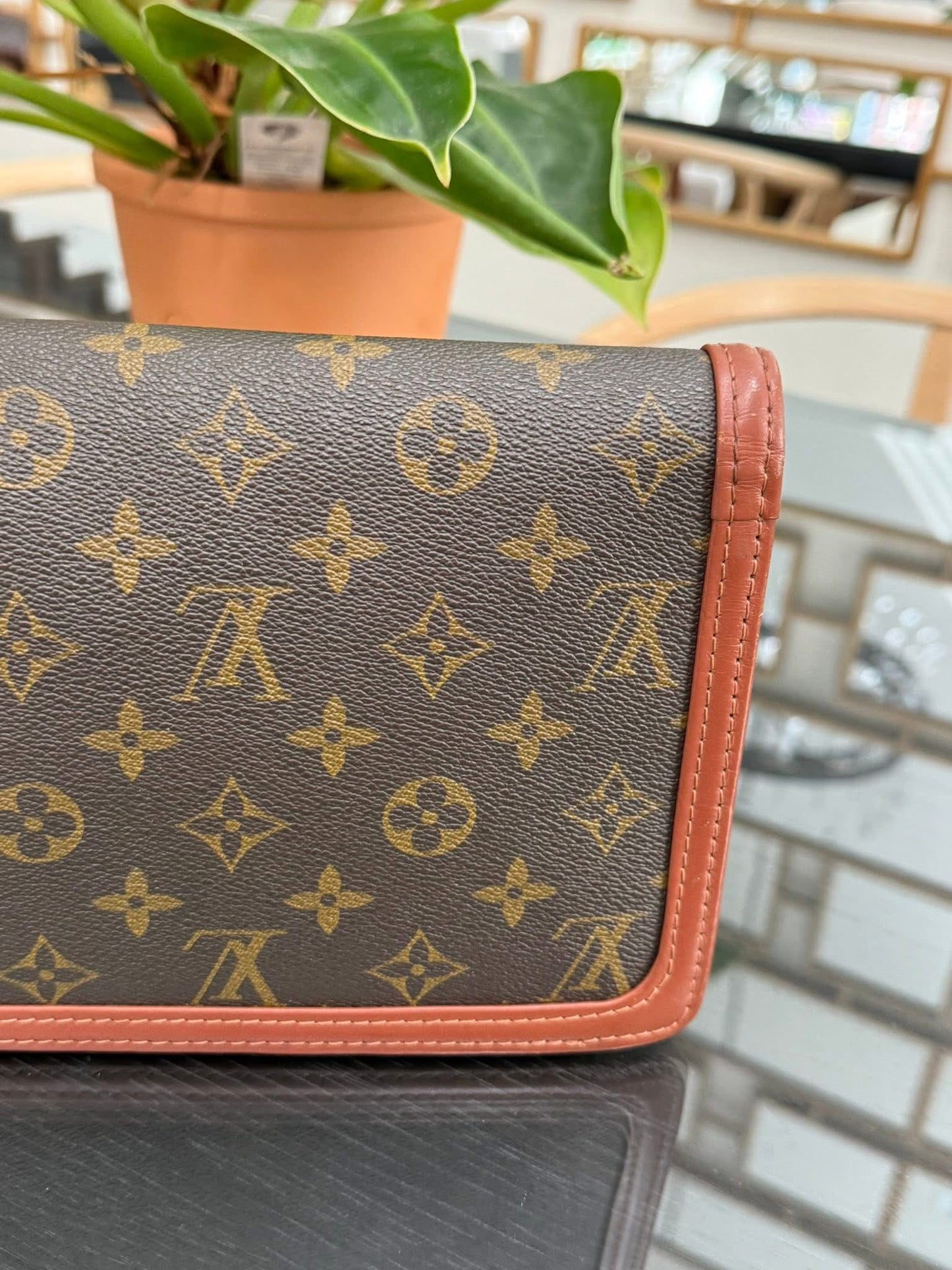 Pochette Dame Clutch
๐๏ธ Pre Date Code