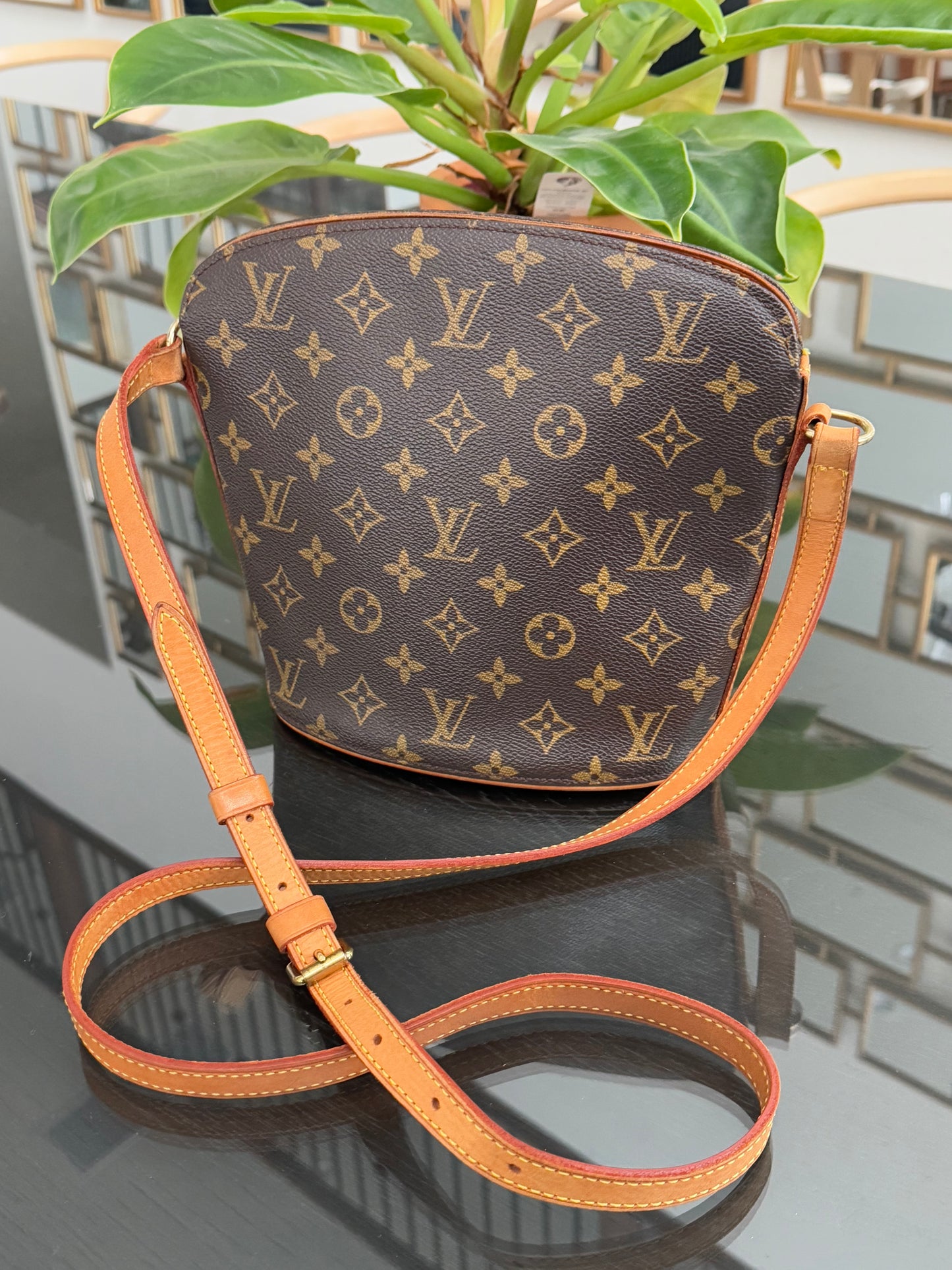 Drouot Crossbody -
π
Year: 2001
