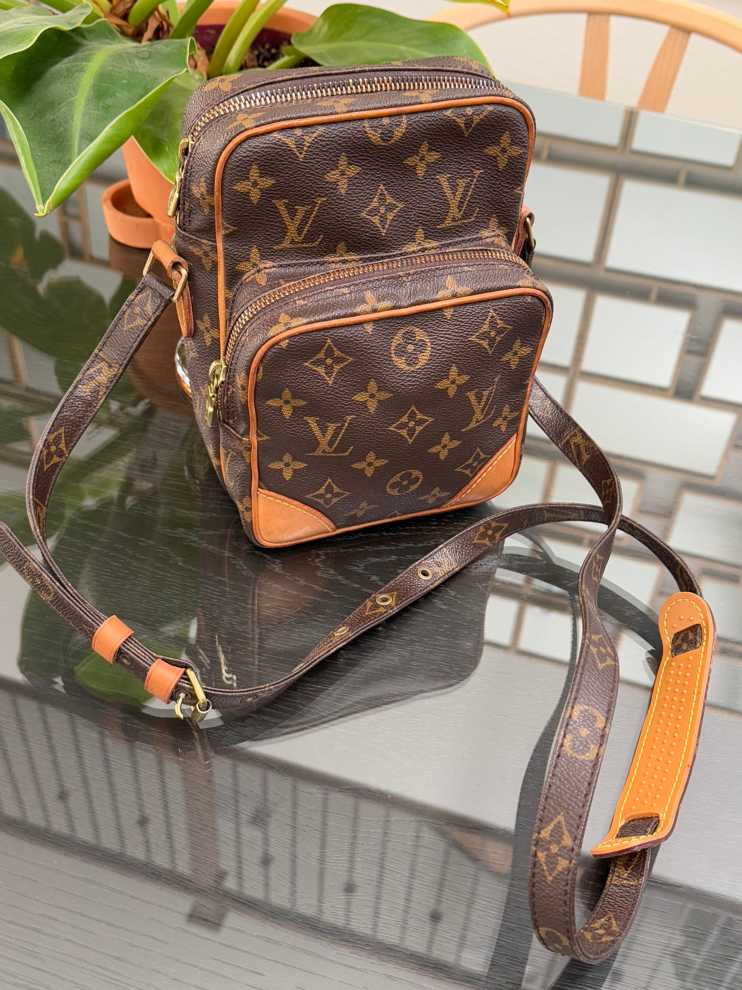 Amazon Crossbody Bag -Year: 1997
