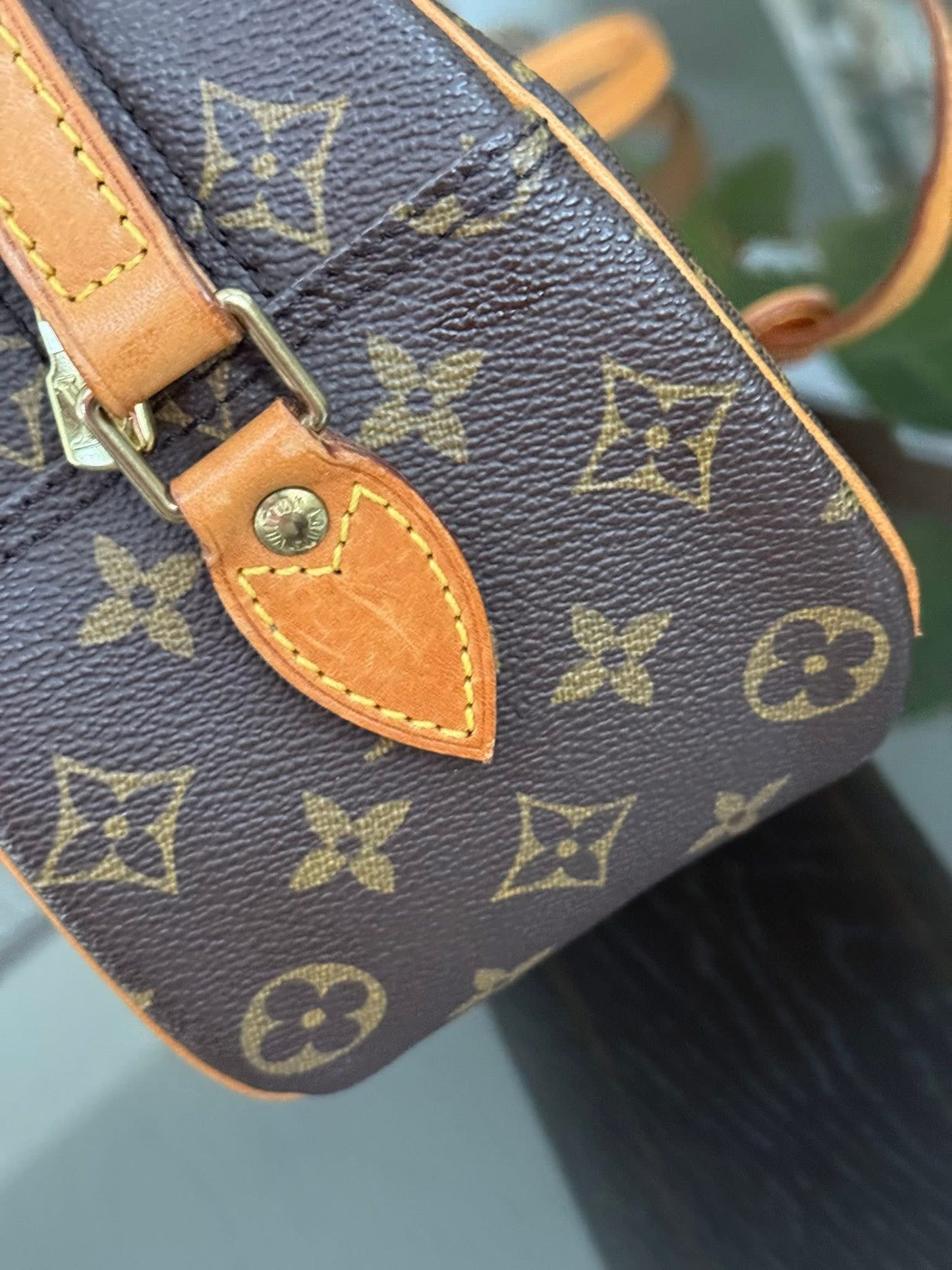 Blois Crossbody -๐๏ธ Year: 1995