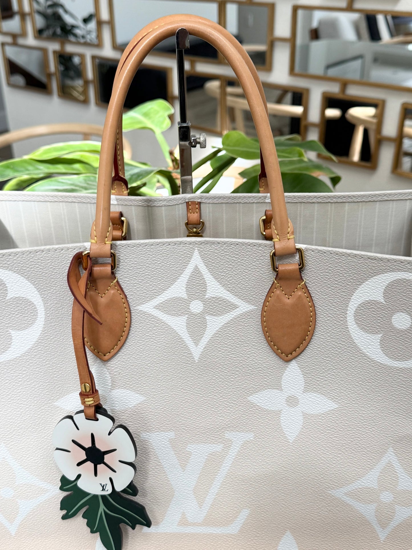 On The Go GM By The Pool in Monogram with Dustbag and Insert Organizer -Microchip