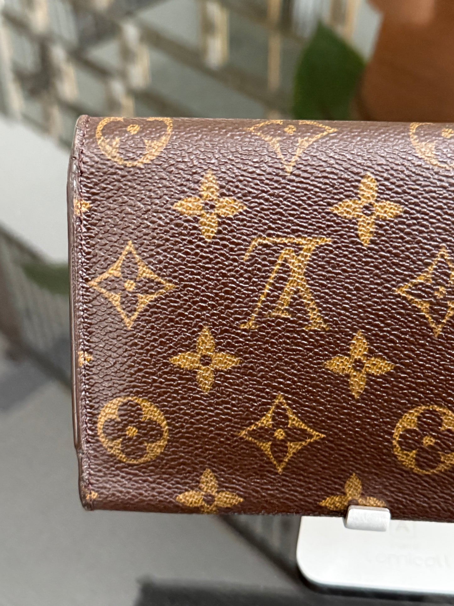 International Wallet in Monogram 🗓️ Year: 2001