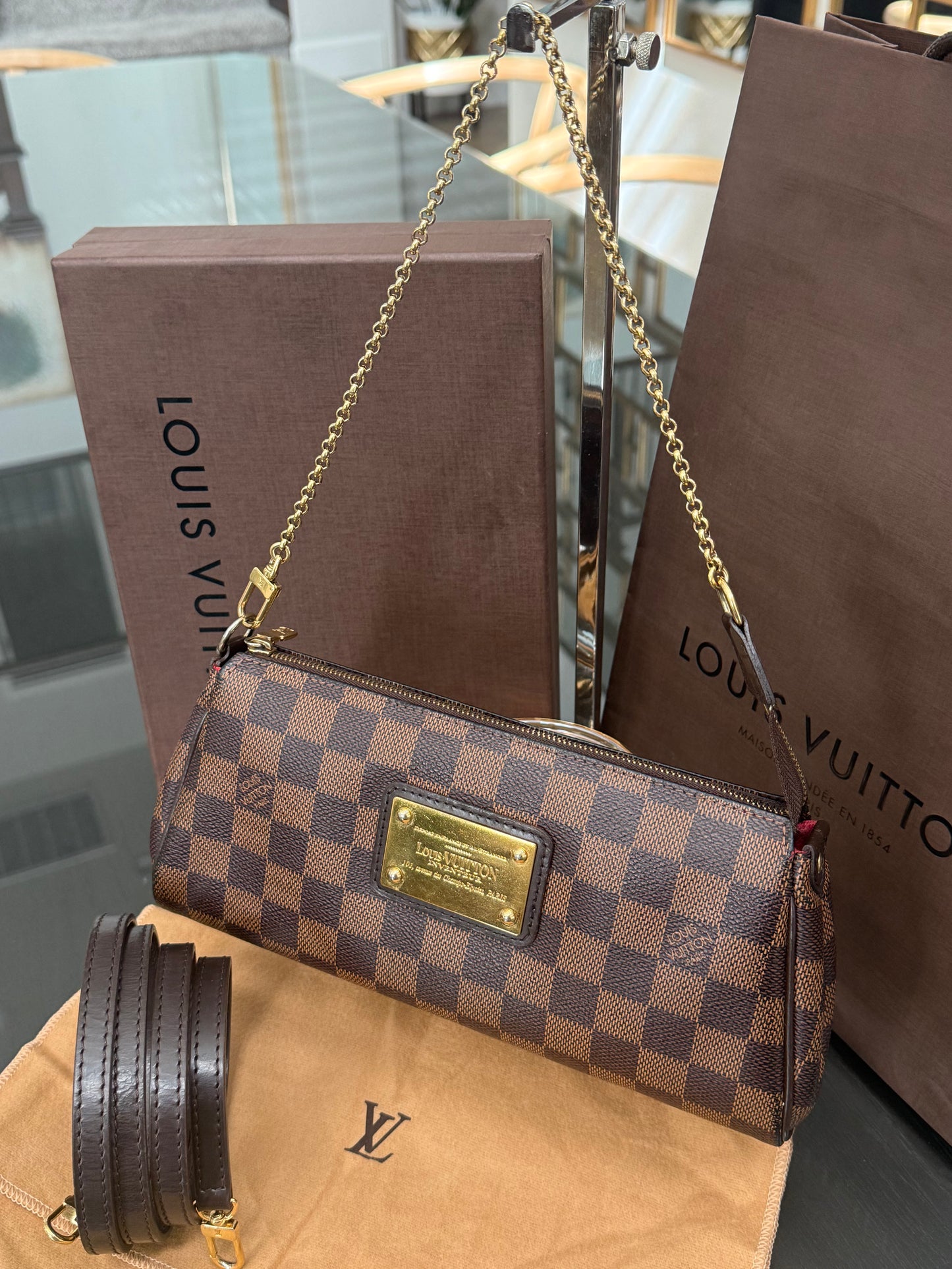 Eva Clutch in DE with Dustbag,Box and Paper bag
๐๏ธ Year: 2015