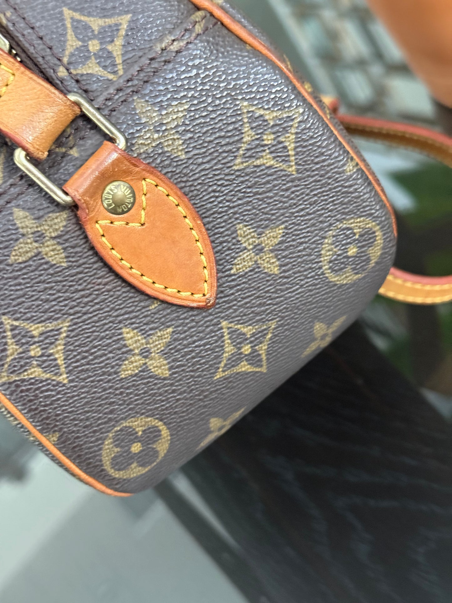 Blois Crossbody -🗓️ Year: 2002