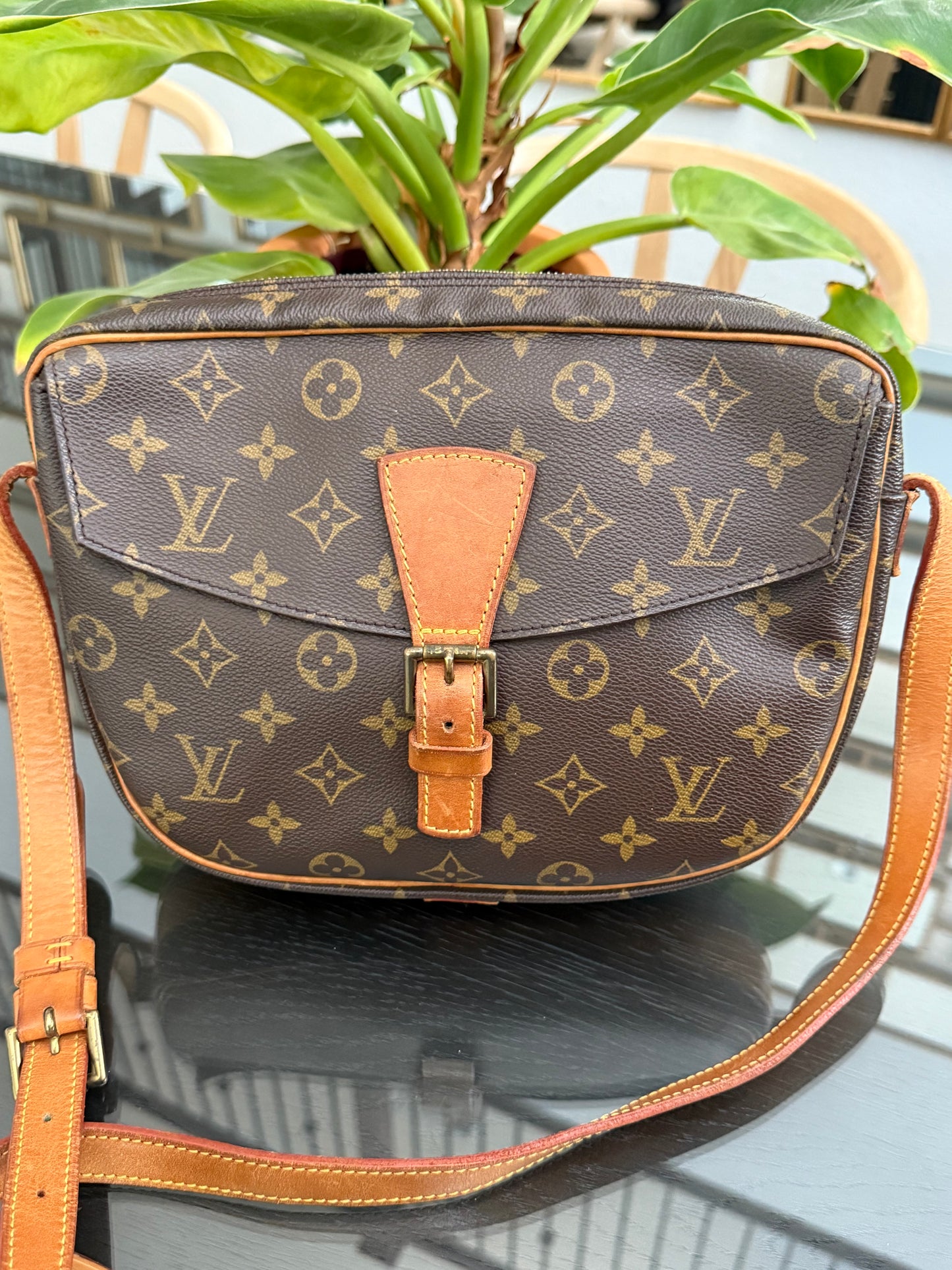 Jeaunefille GM Crossbody 🗓️ Year: 1990