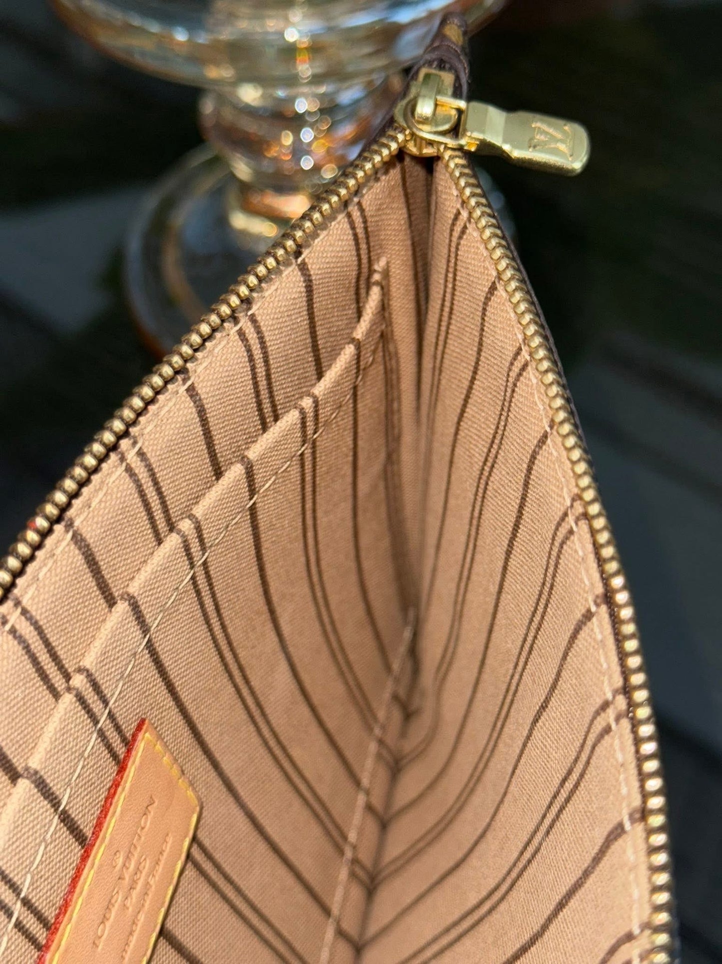 Neverfull MM/GM Pouch in beige 🗓️ Year: 2016