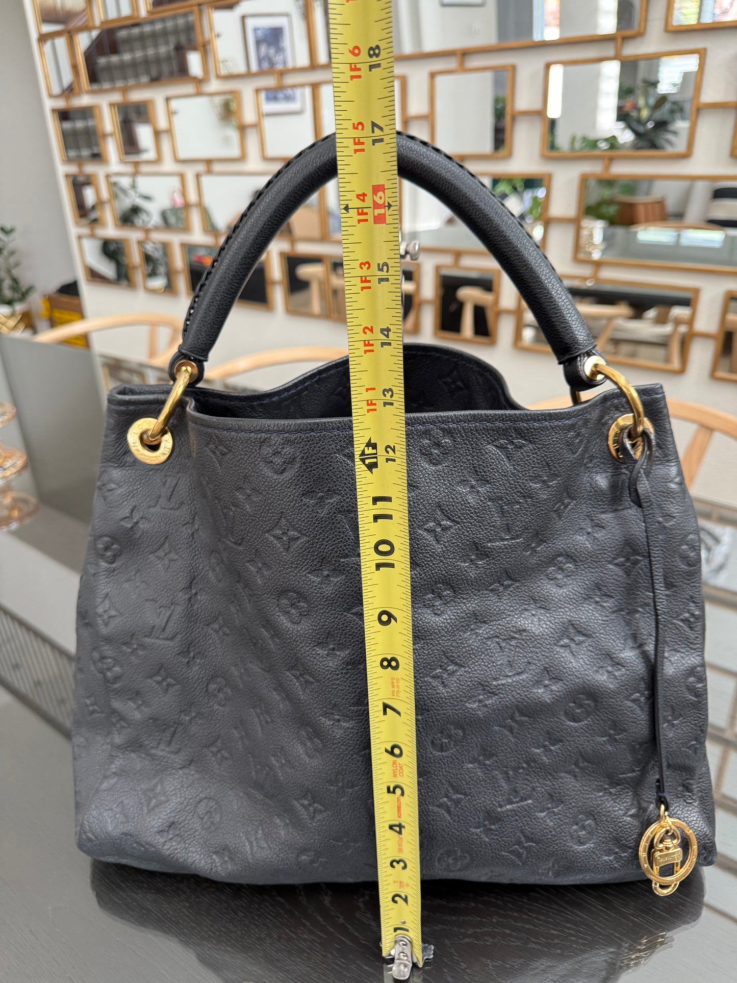 Artsy MM Empriente (Black/Dark Blue) with Dustbag and Insert Organizer - ๐
Year: 2011