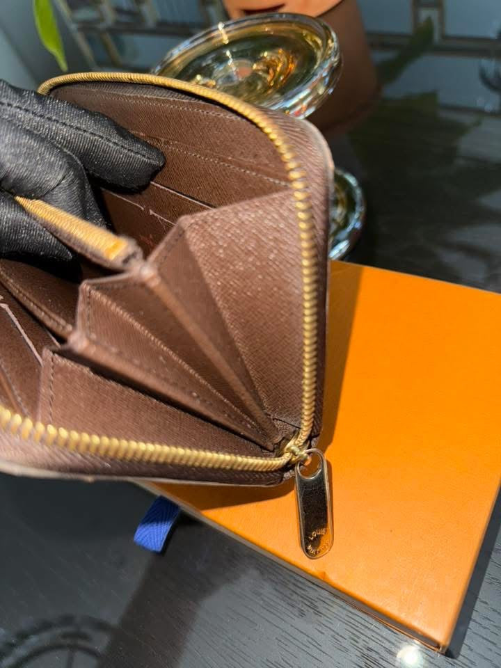 Zippy Long Wallet in DE with Box Year: 2013