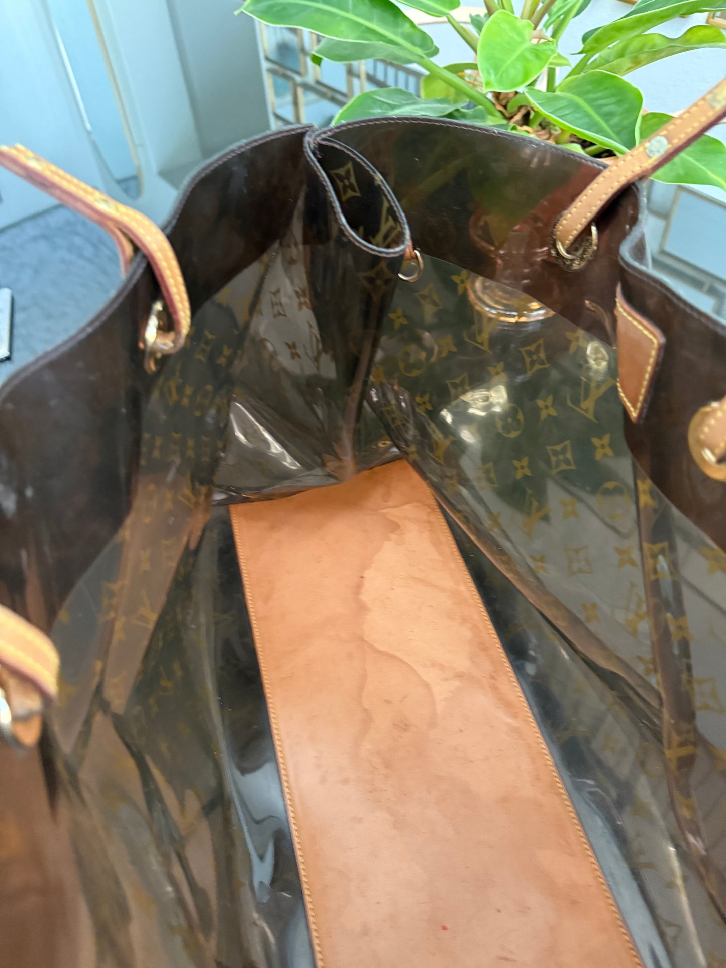 Clear Monogram Vinyl Cabas Cruise GM Tote- ๐
Year: 2000