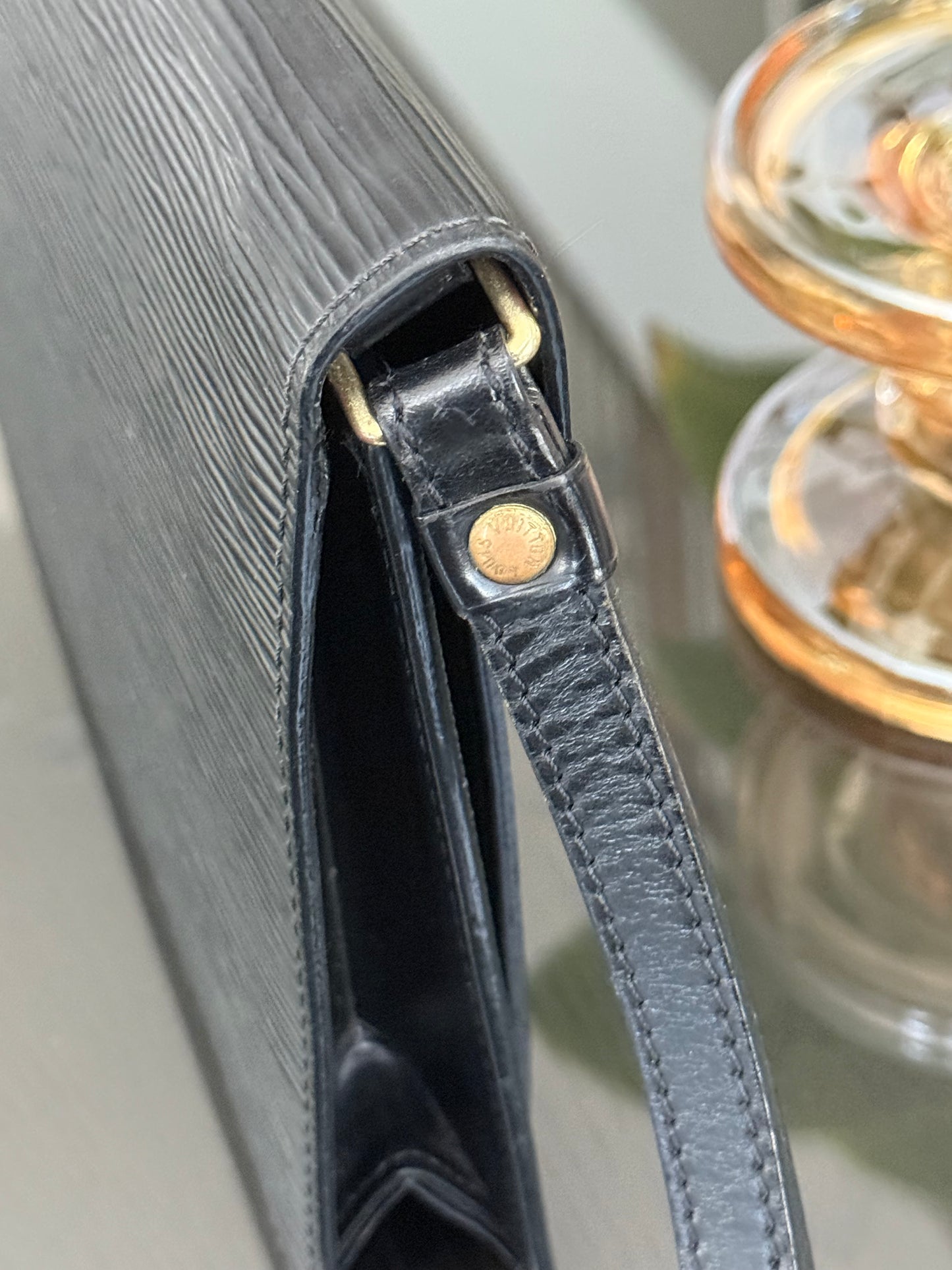 Epi Black Sellier Dragonne Clutch with π Key and Dustbag -ποΈ Year: 2005