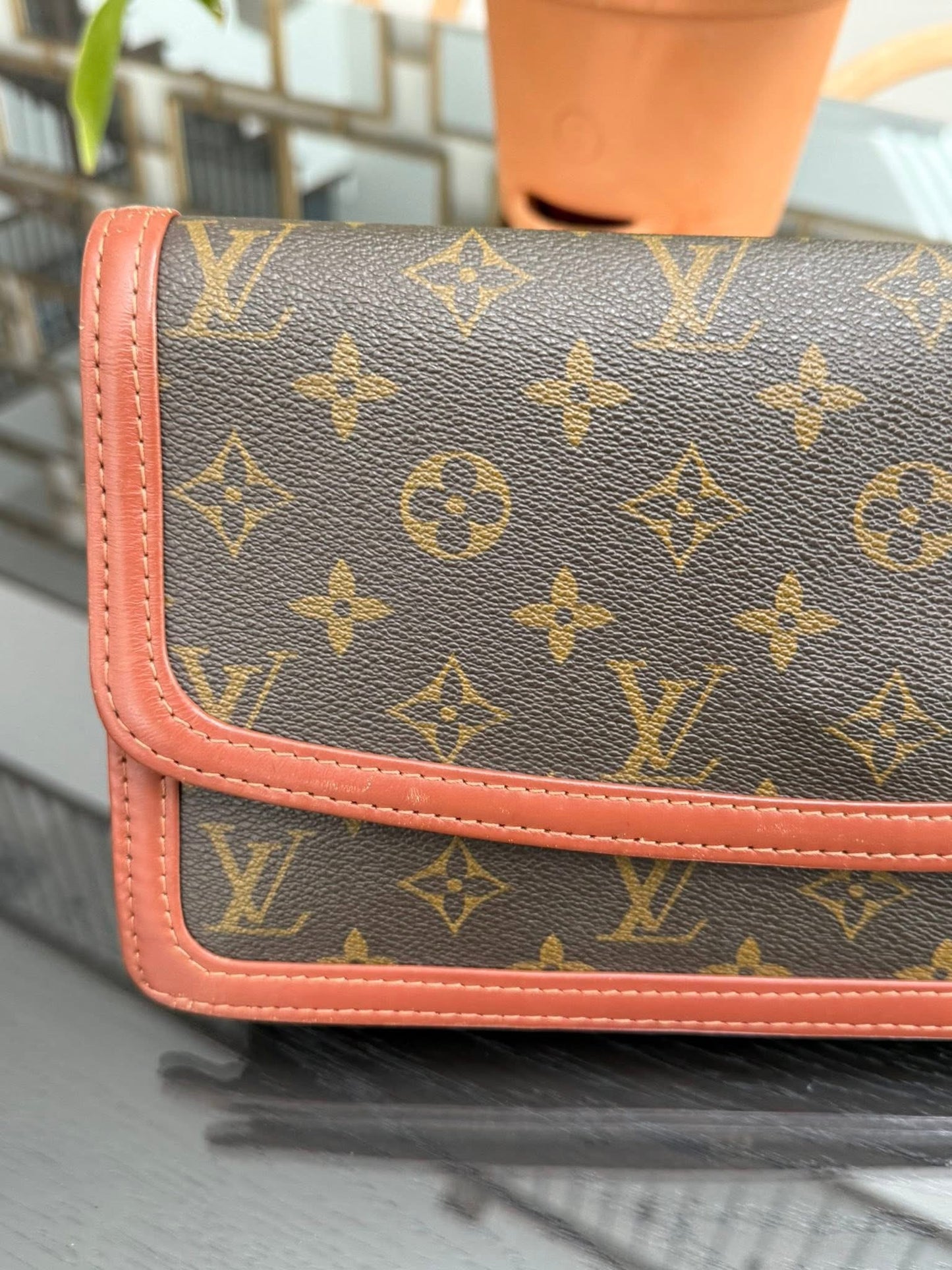 Pochette Dame Clutch
๐๏ธ Pre Date Code
