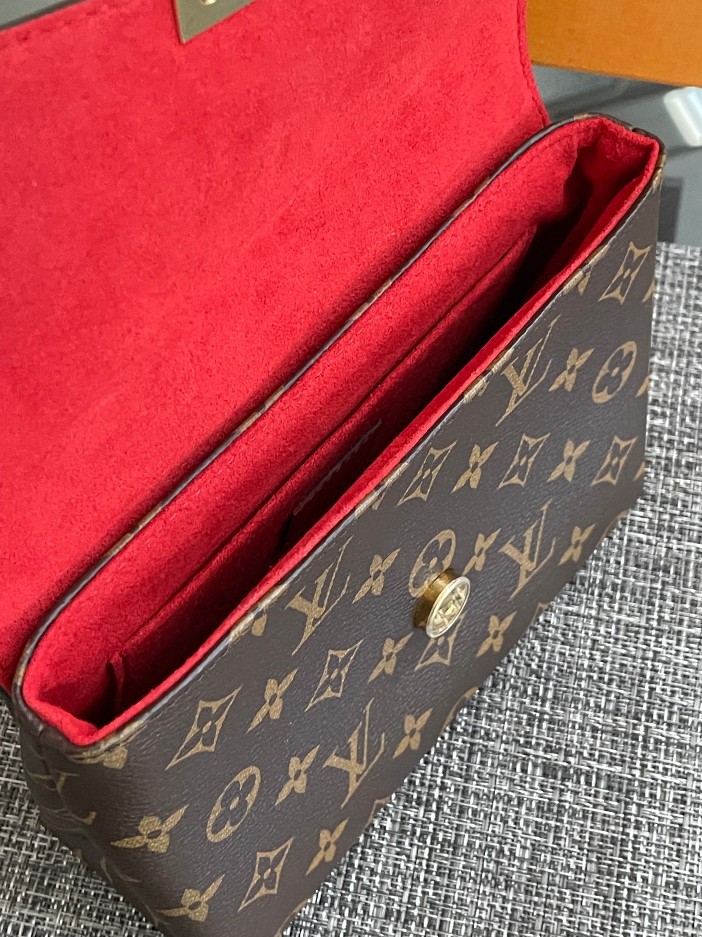 Locky BB Monogram Coquelicot (Complete Inclusions) - ๐
Year: 2019