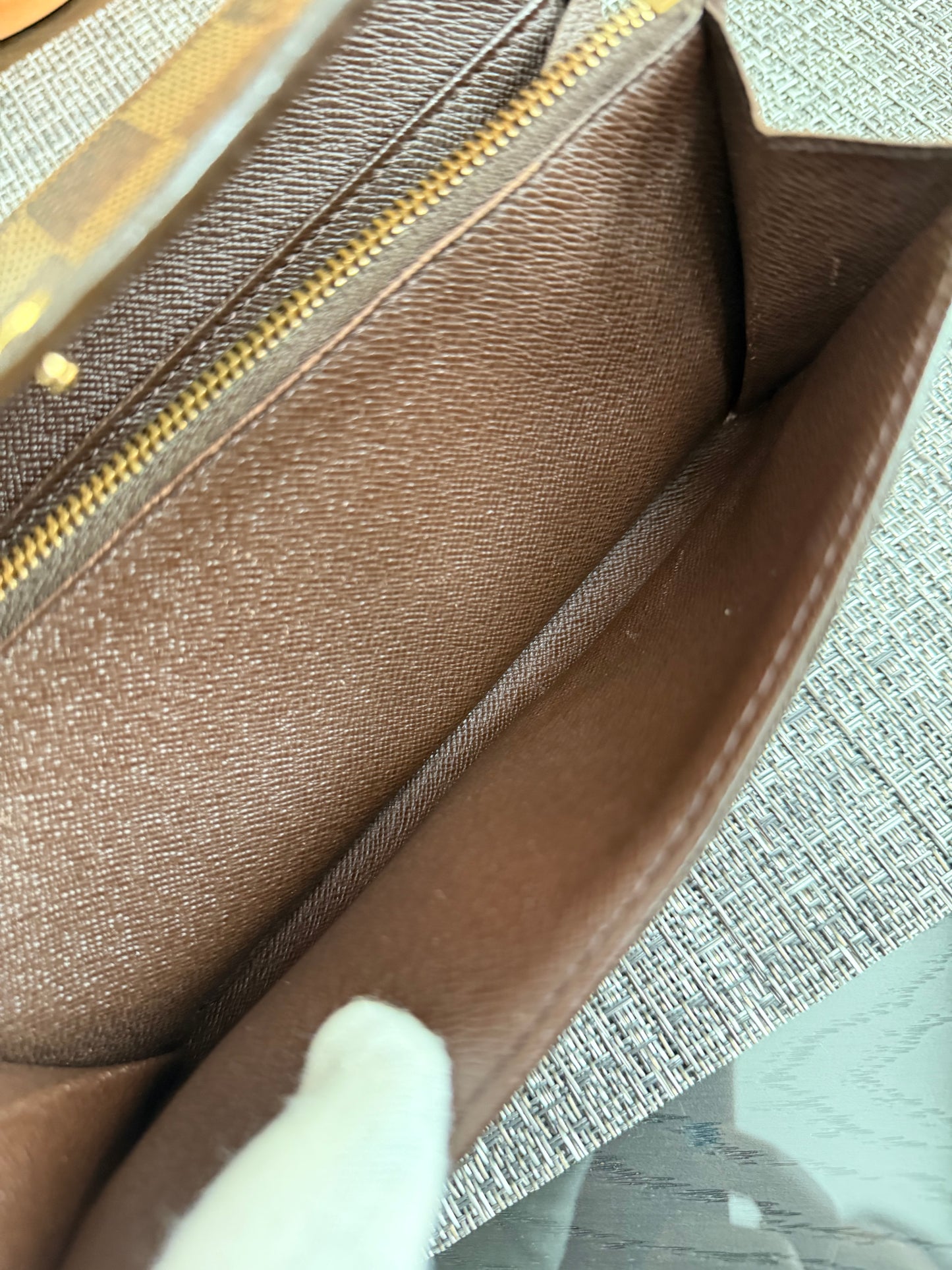 Sarah Wallet in DE with 6 Cardholders - Year 2005