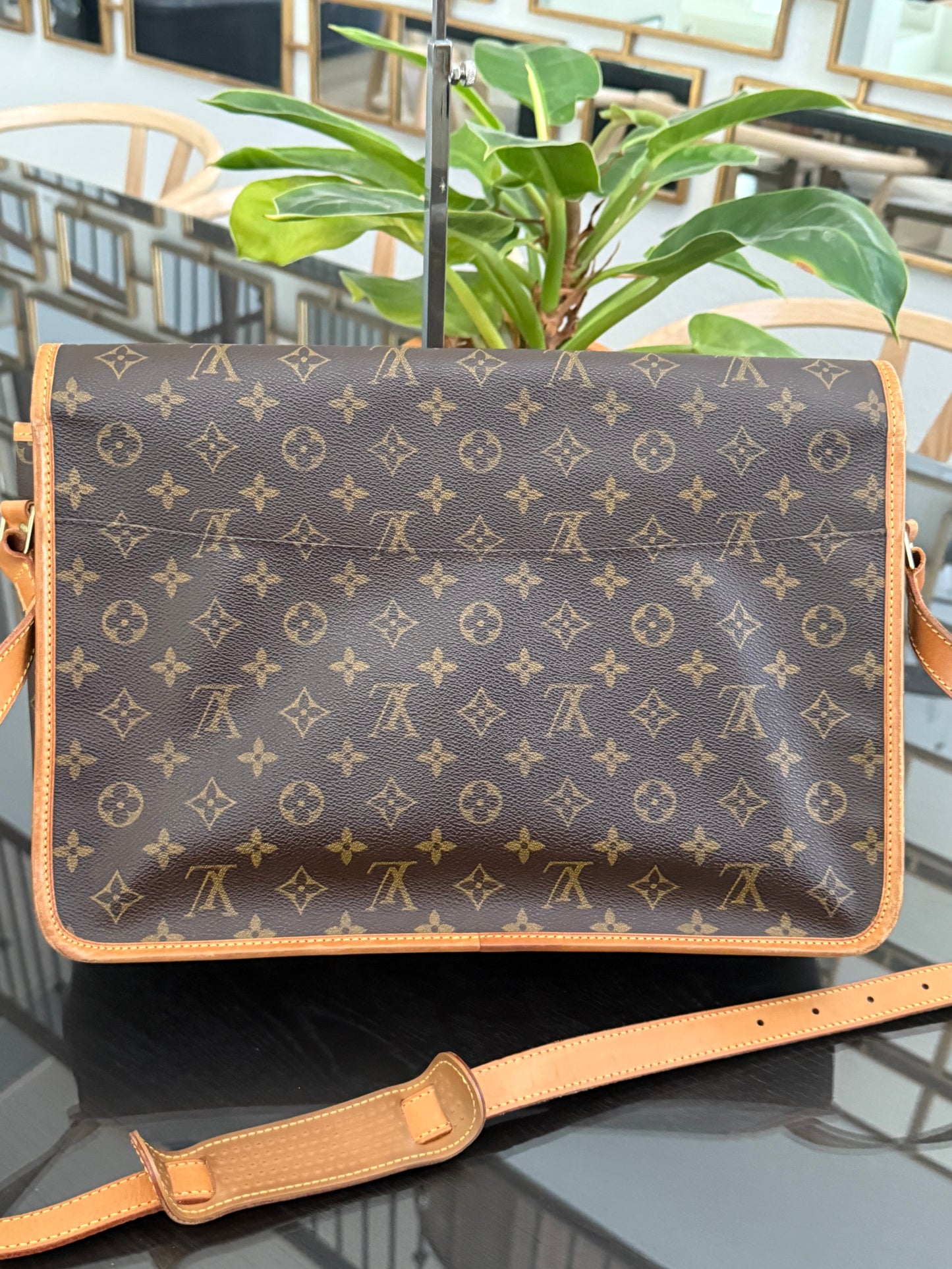 Gibeciere GM Messenger/ Crossbody Bag ๐
Year: 1994