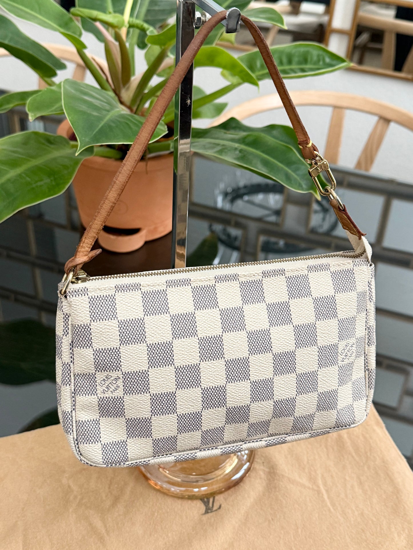 Pochette Accessories in Azur - π
Year: 2007
