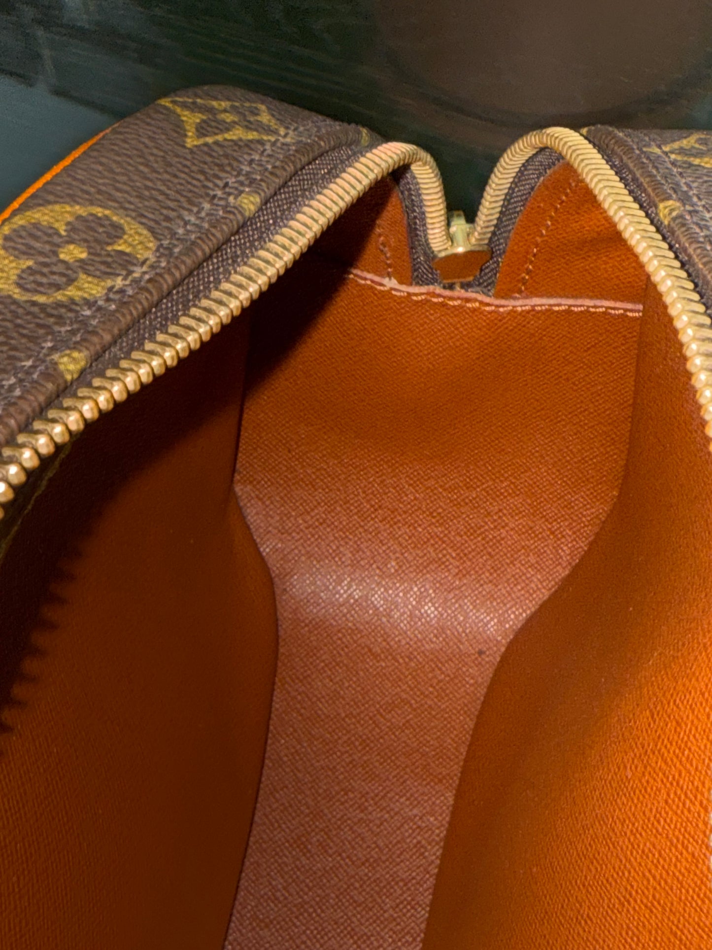 Blois Crossbody -🗓️ Year: 2000