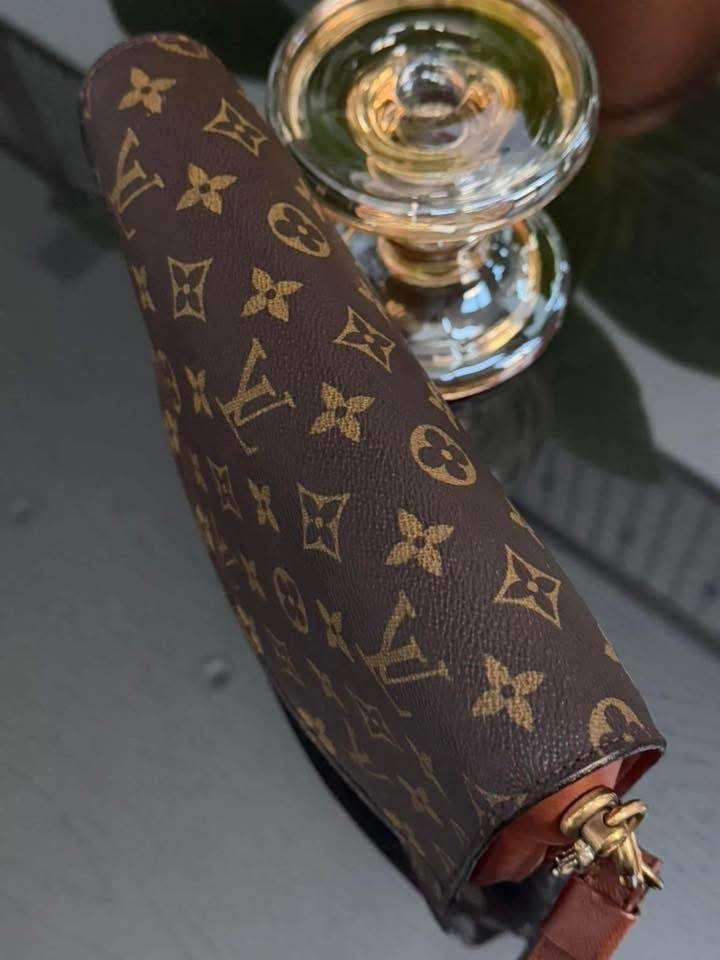 Orsay Clutch -
๐๏ธ Year: 1998
