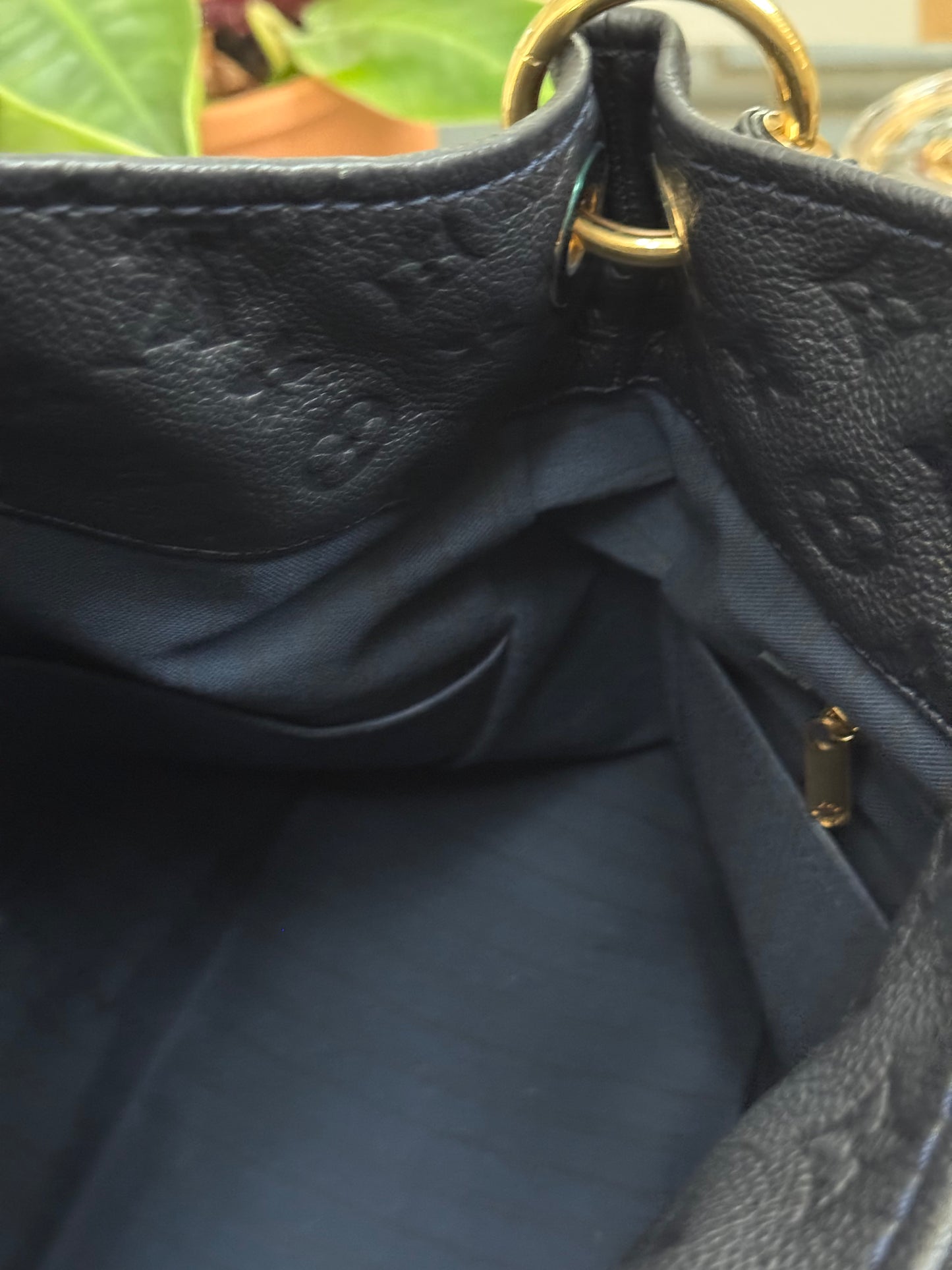 Artsy MM Empriente in Black/ Navy Blue with Dustbag, Receipt and Insert Organizer - ๐
Year: 2012