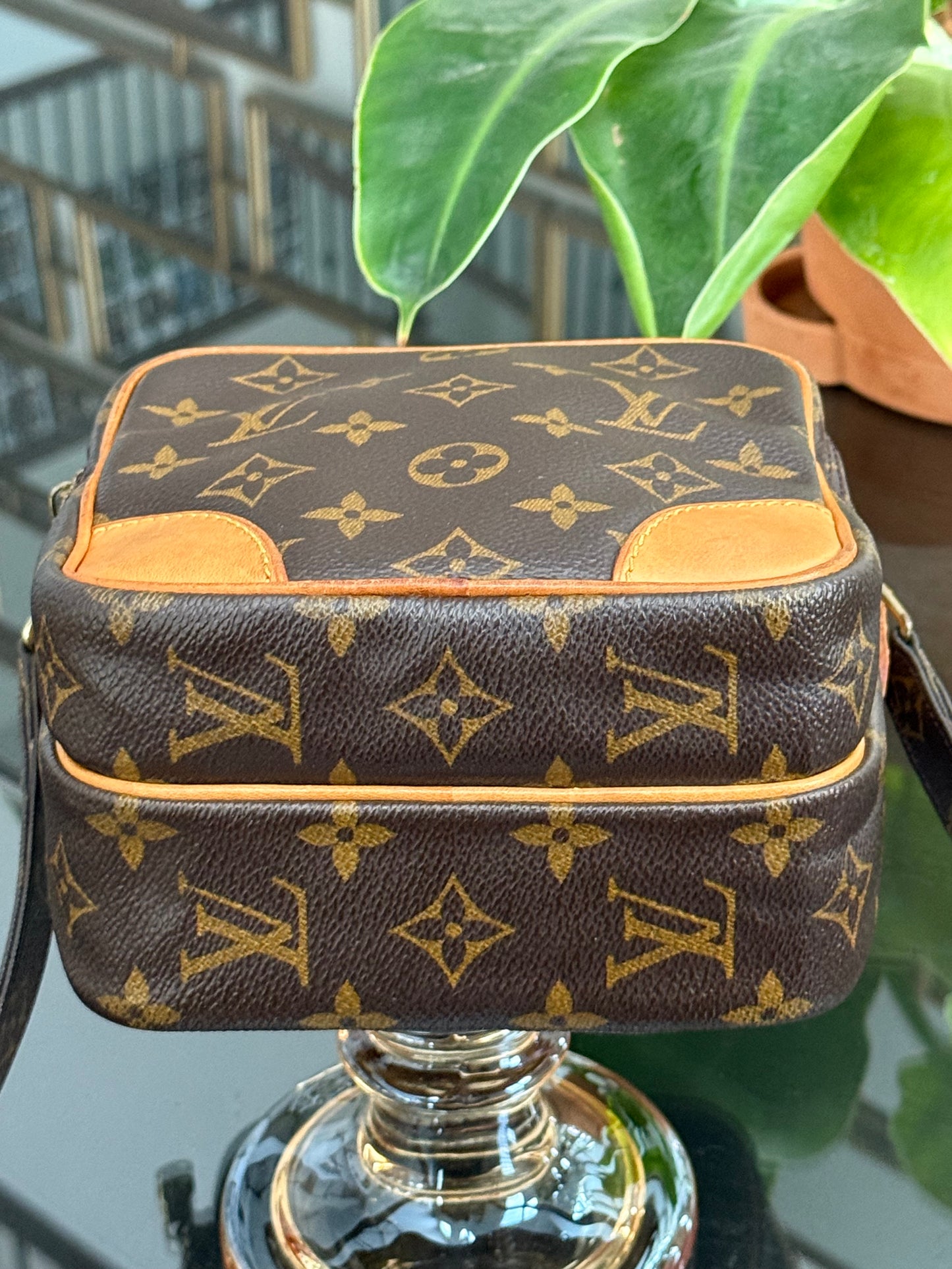 Amazon Crossbody Bag
๐๏ธ Year: 2000