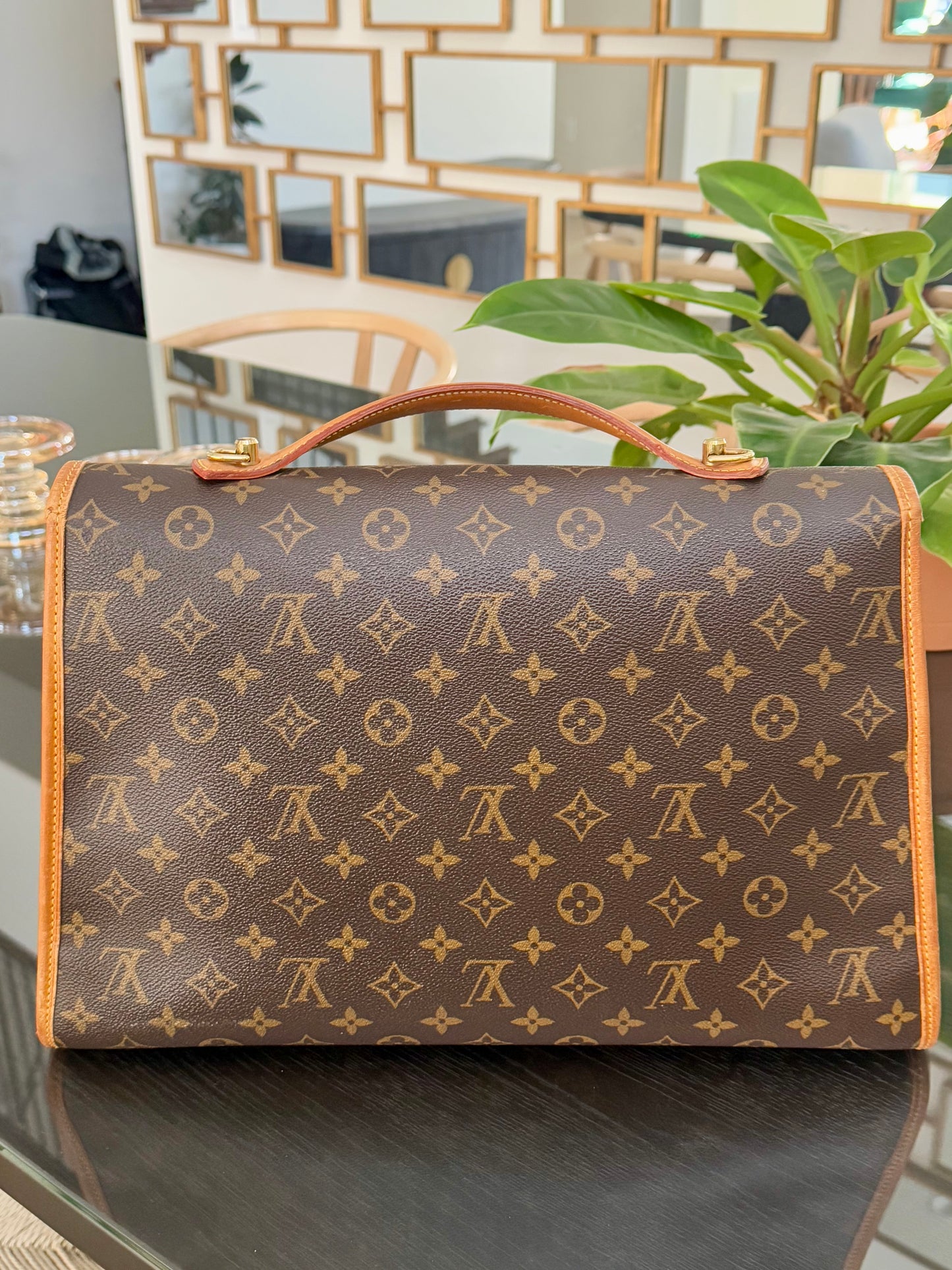 Beverly GM Satchel Crossbody - ๐
Year: 1996
