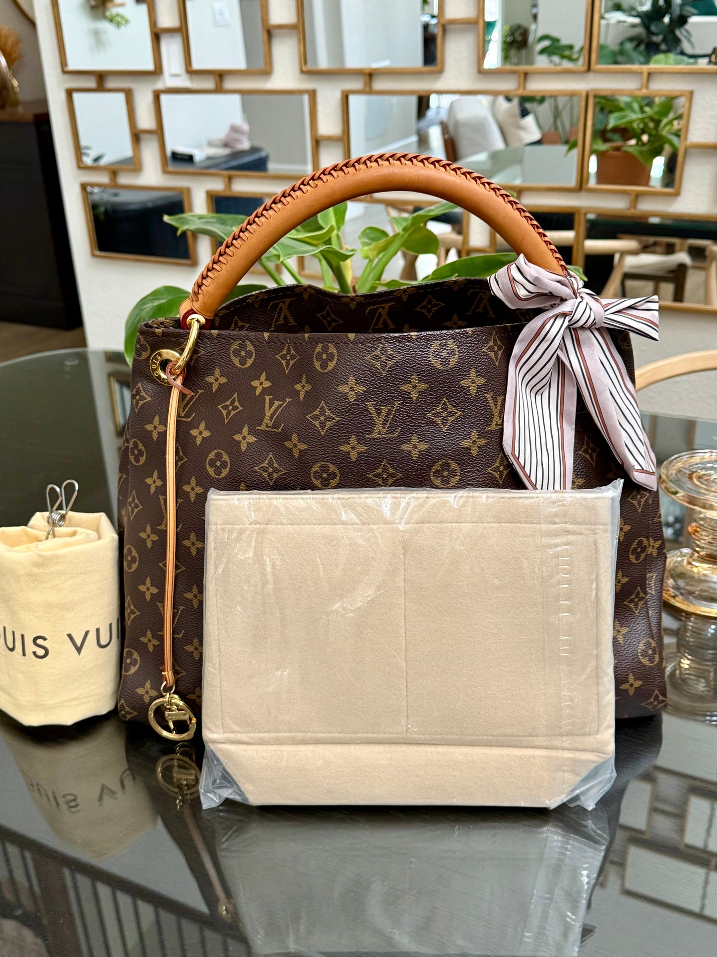 Artsy MM with Dustbag, Insert Organizer and Non branded Scarf - 📅 Year: 2010