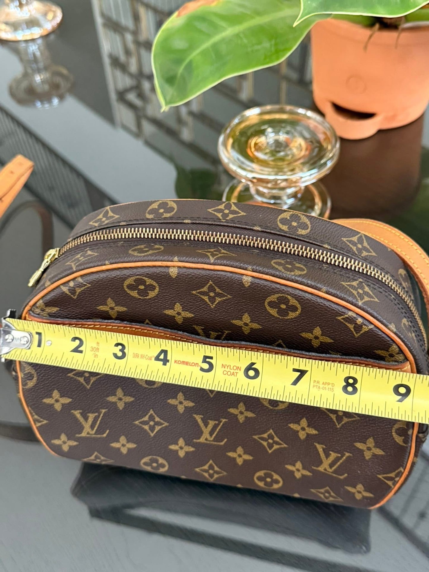 Blois Crossbody -๐๏ธ Year: 1995