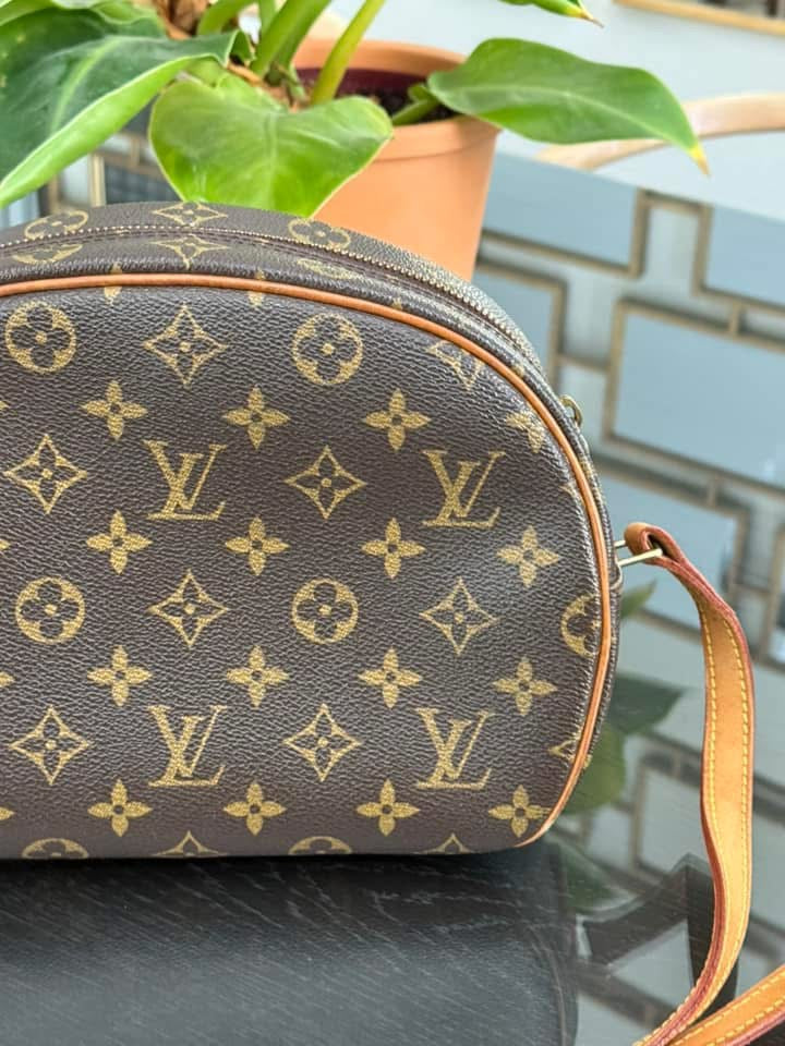 Blois Crossbody -๐๏ธ Year: 1999
