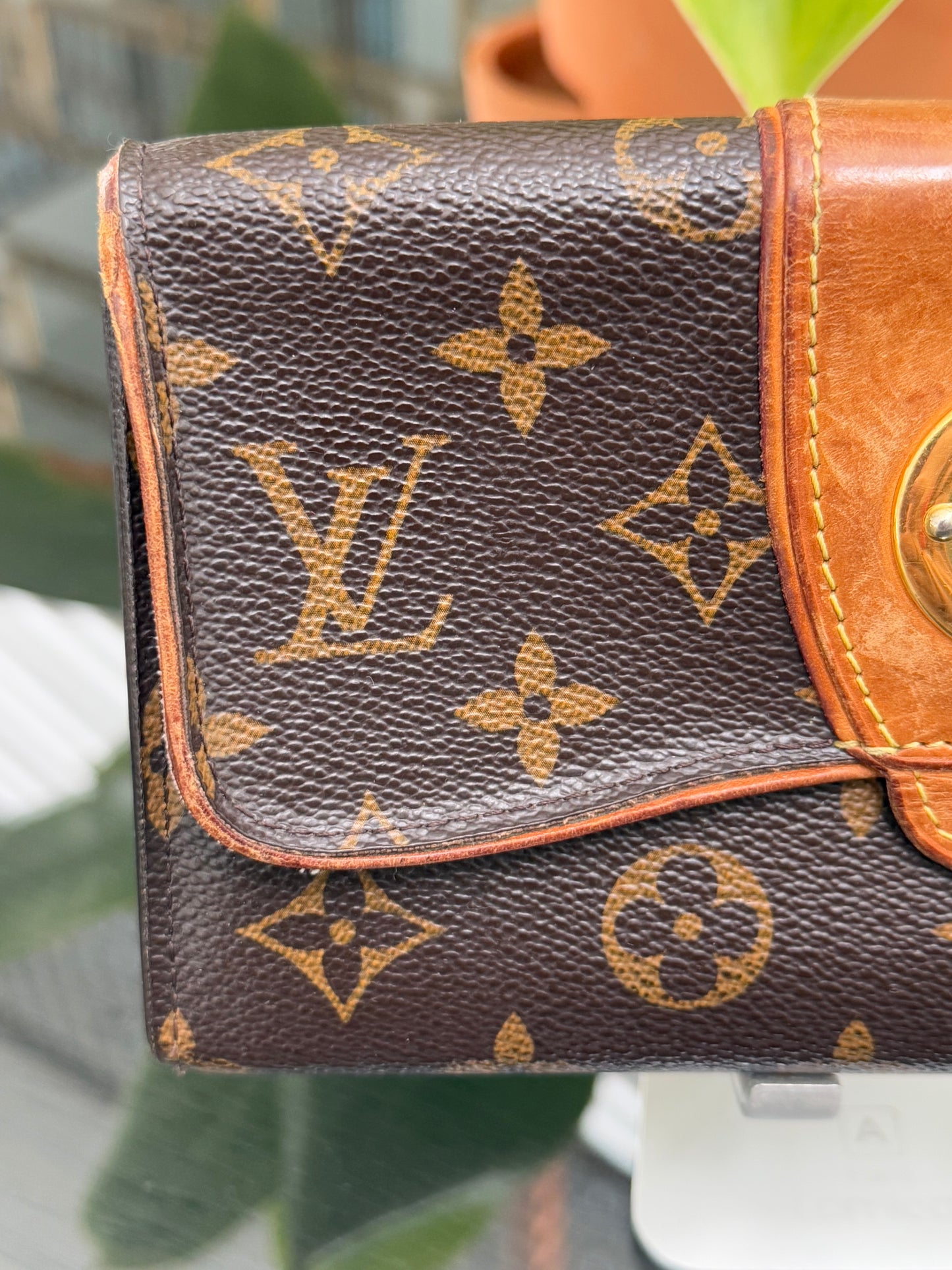 Boetie Wallet w/ 16 Cardholders - ๐
Year: 2011