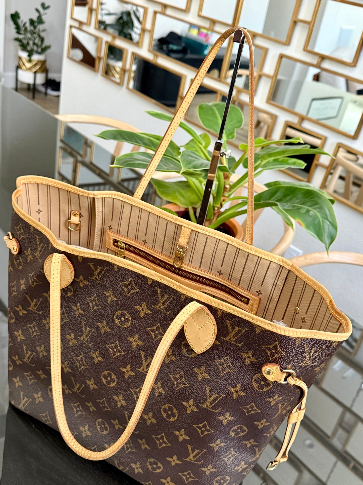 Neverfull MM in Monogram with Dustbag 🗓️ Year: 2007