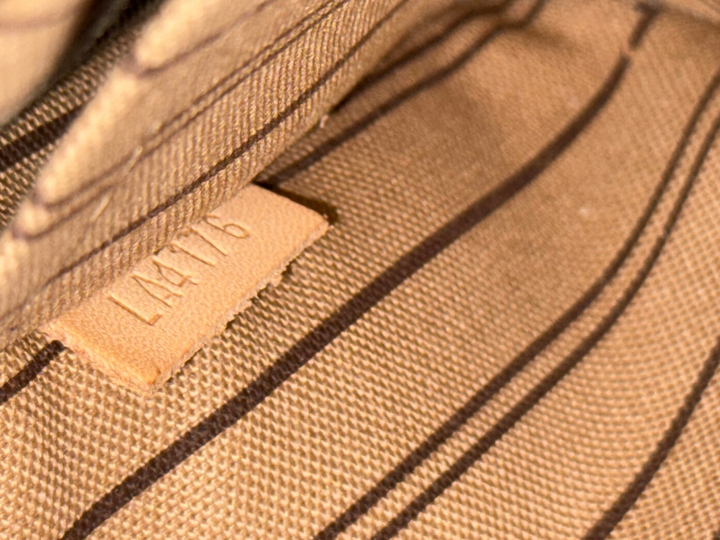 Neverfull MM Pouch-🗓️ Year: 2016
