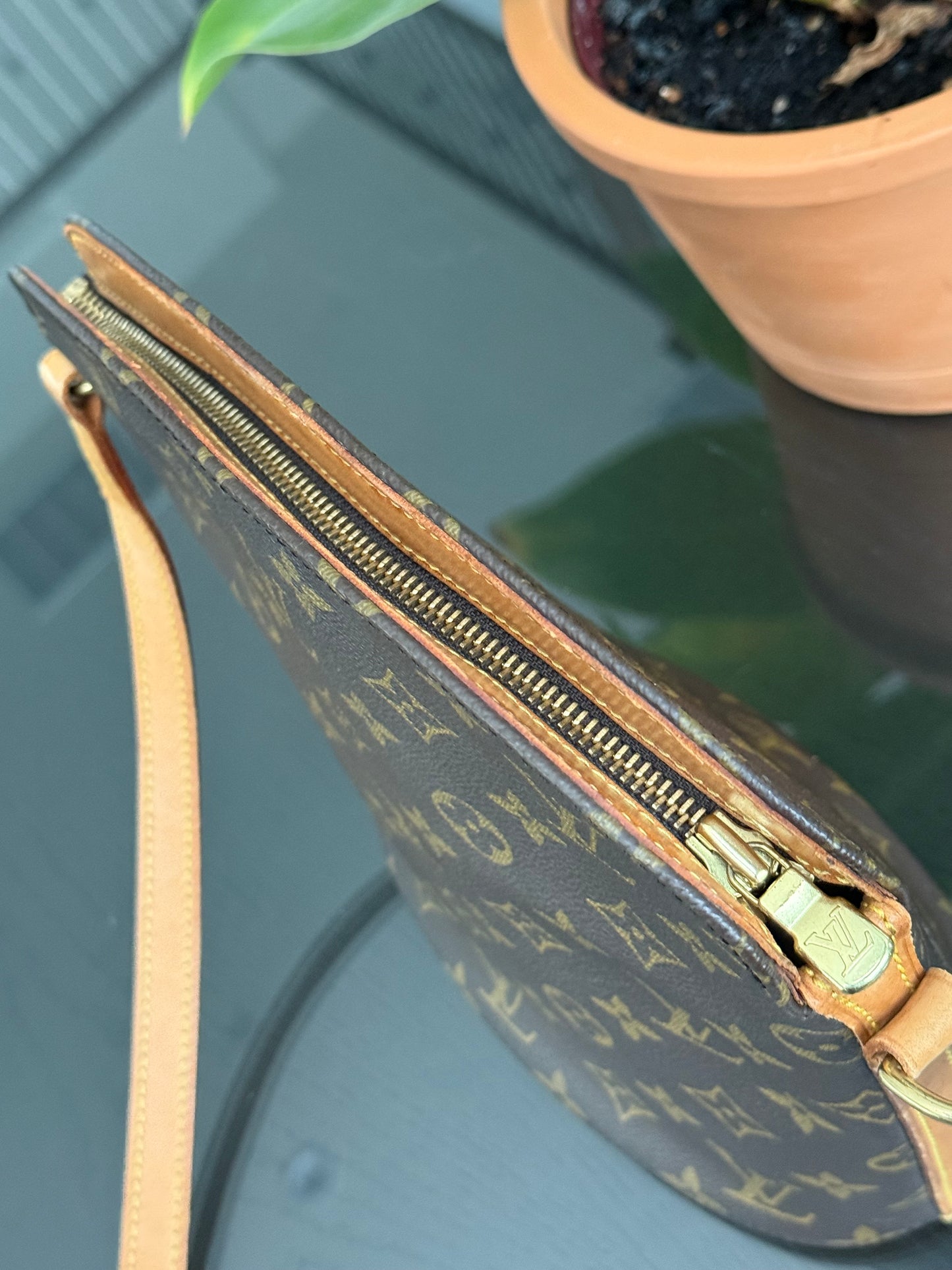 Drouot Crossbody -π
Year: 1997