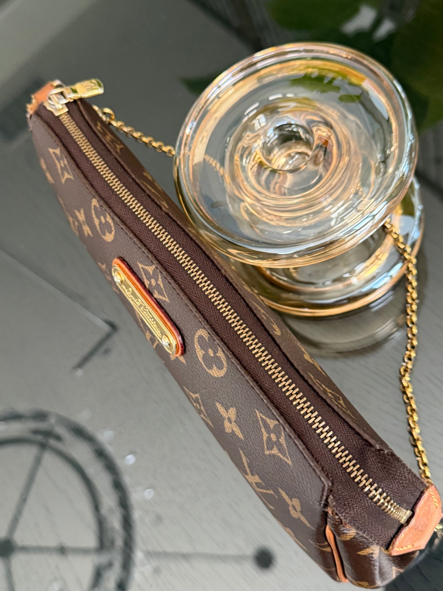 Eva Clutch with Dustbag- ๐๏ธ Year: 2015