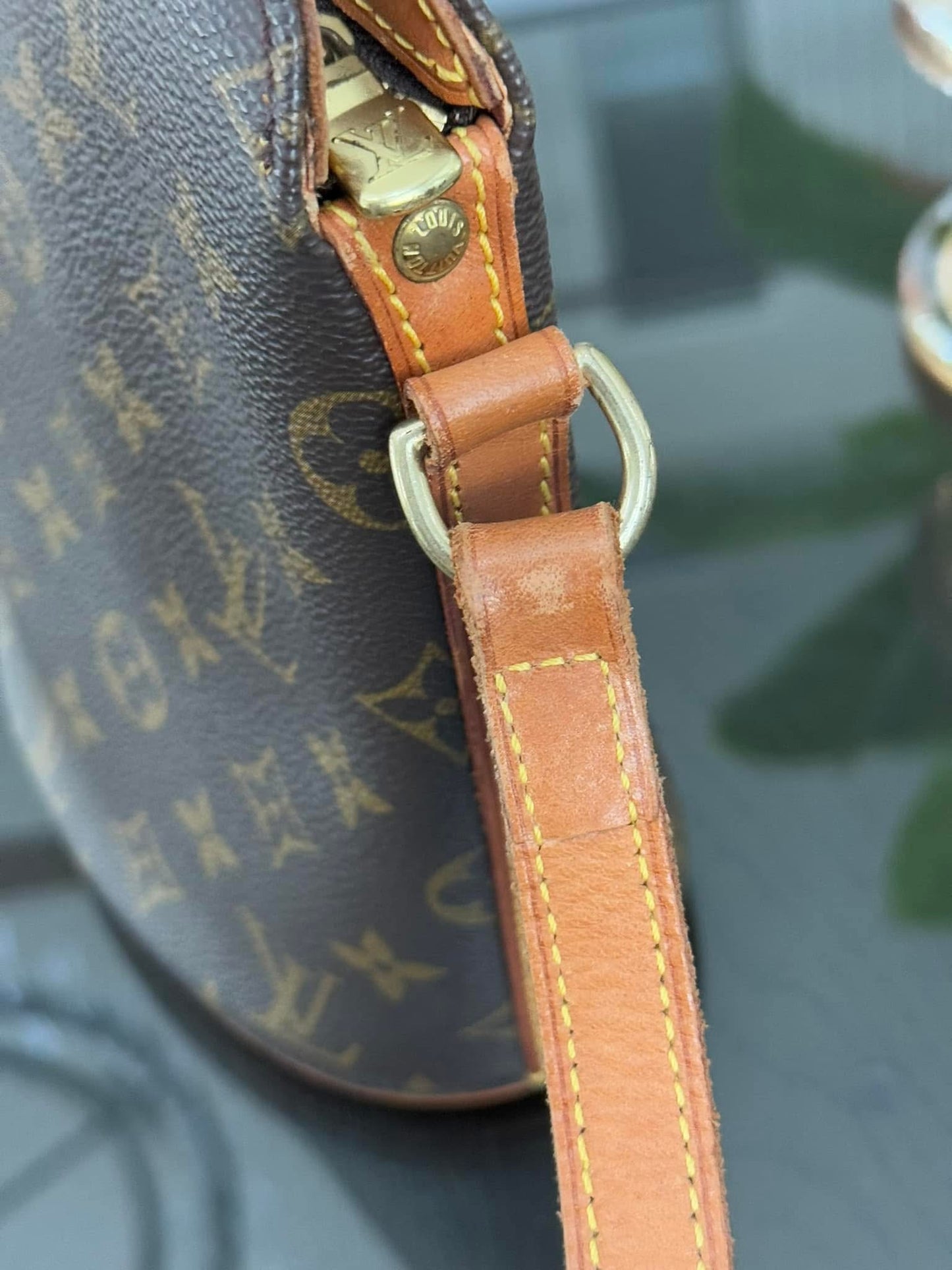 Drouot Crossbody
π
Year: 2001
