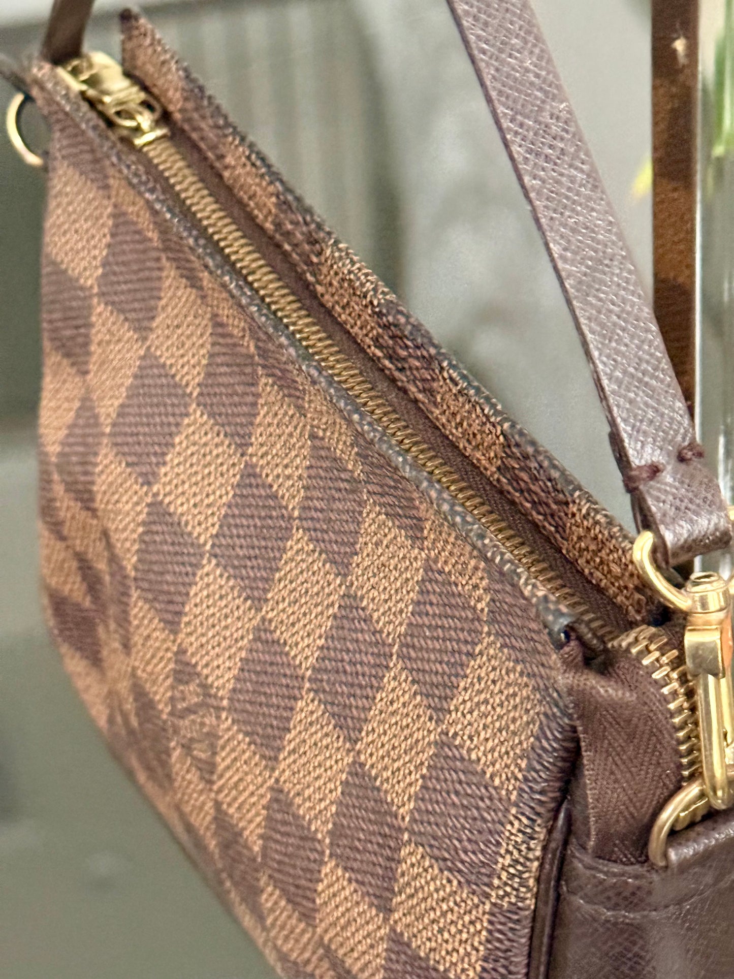 Damier Ebene Trousse Pochette with Insert Organizer - ๐
Year: 1998