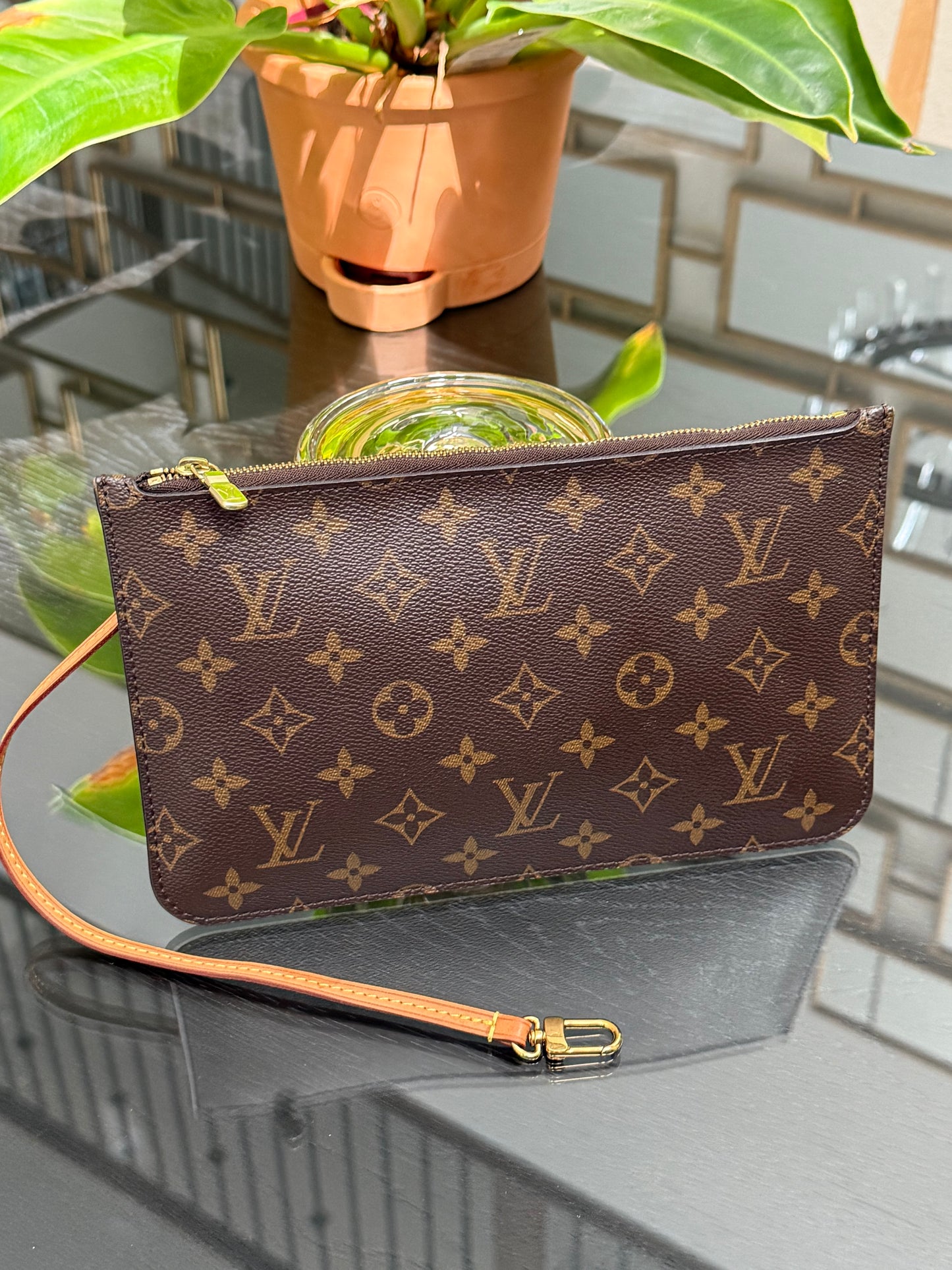 Neverfull MM Pouch-🗓️ Year: 2016