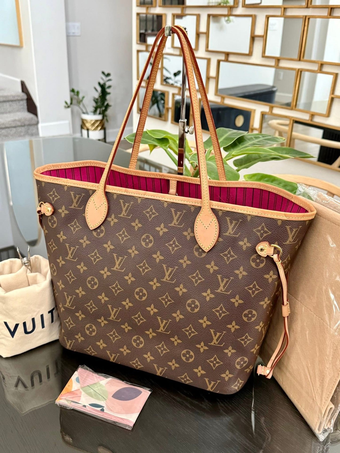 Neverfull MM Monogram in Peony with Dustbag and Insert organizer π
Year: 2020