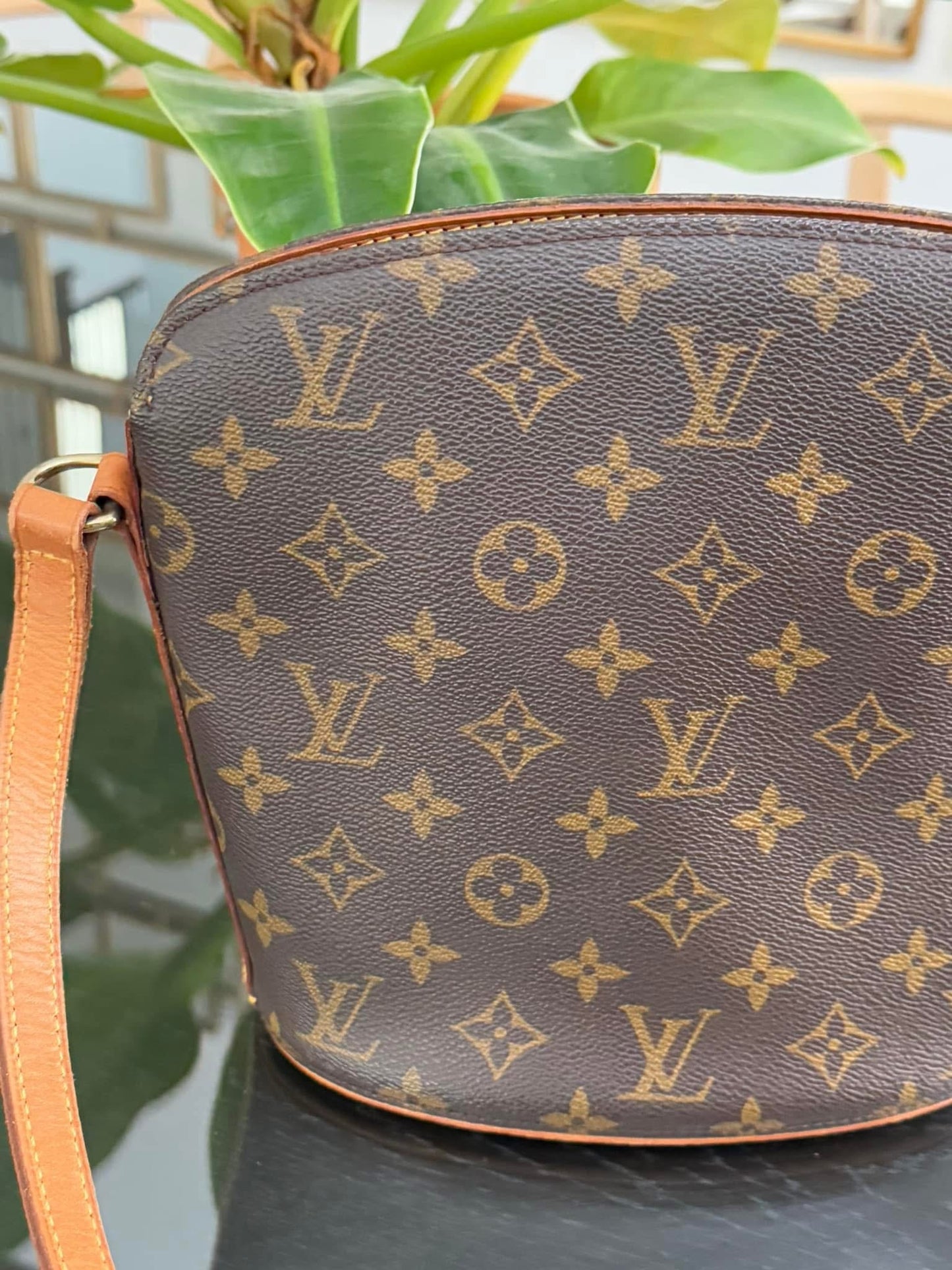 Drouot Crossbody
π
Year: 2001