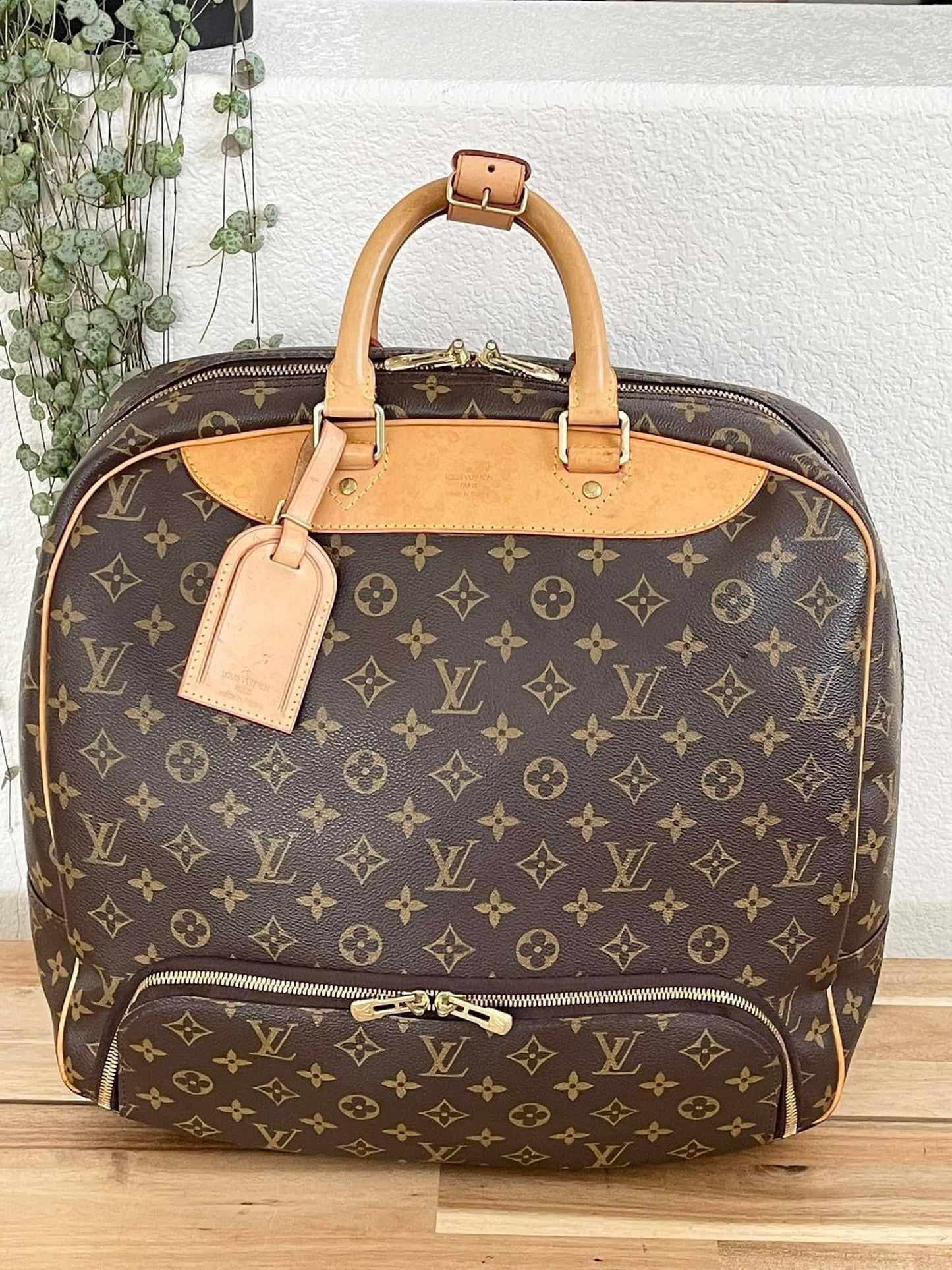 Evasion MM in Monogram - π
Year: 1999