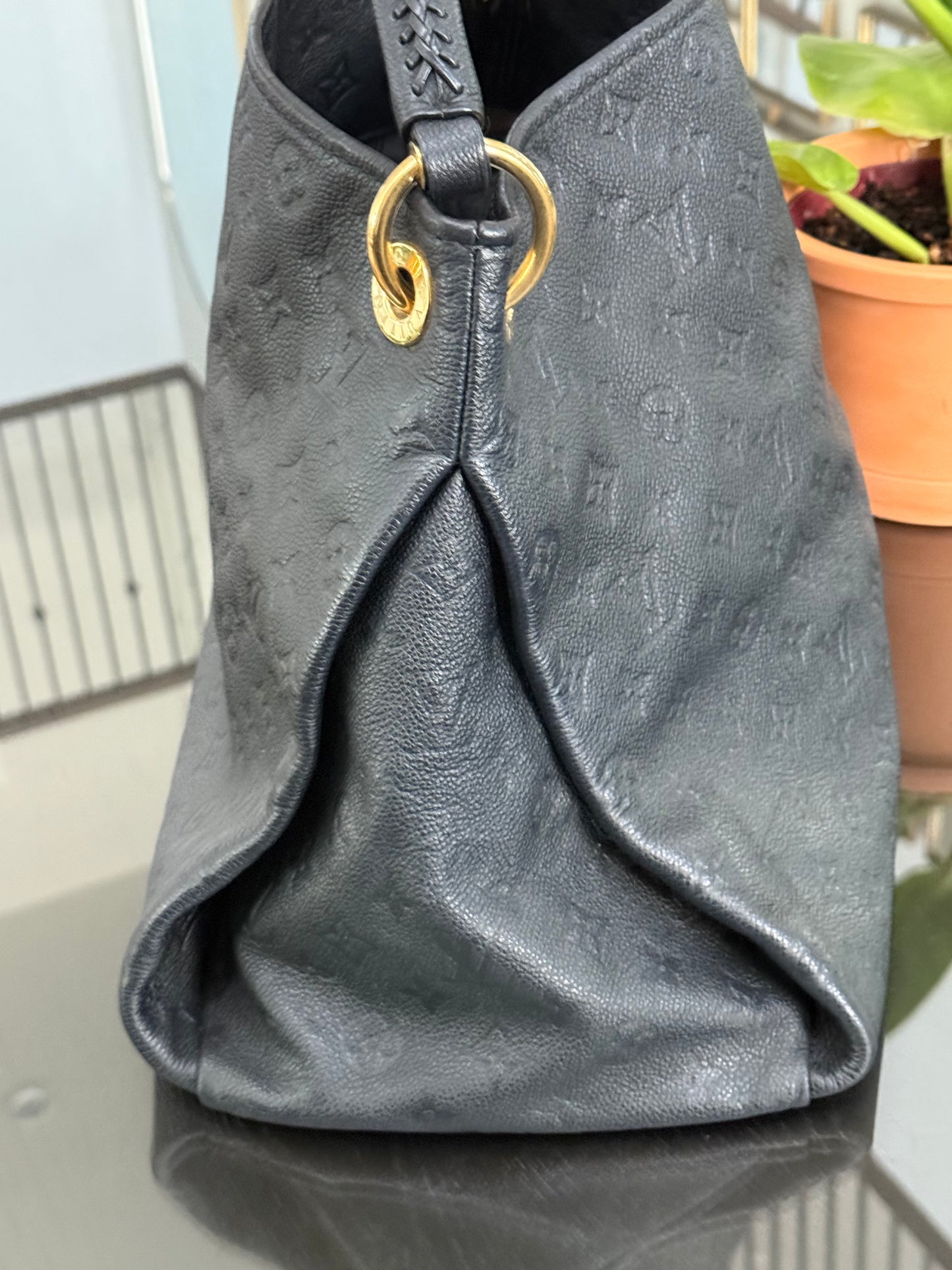 Artsy MM Empriente in Black with Dustbag and Insert Organizer - ๐
Year: 2015