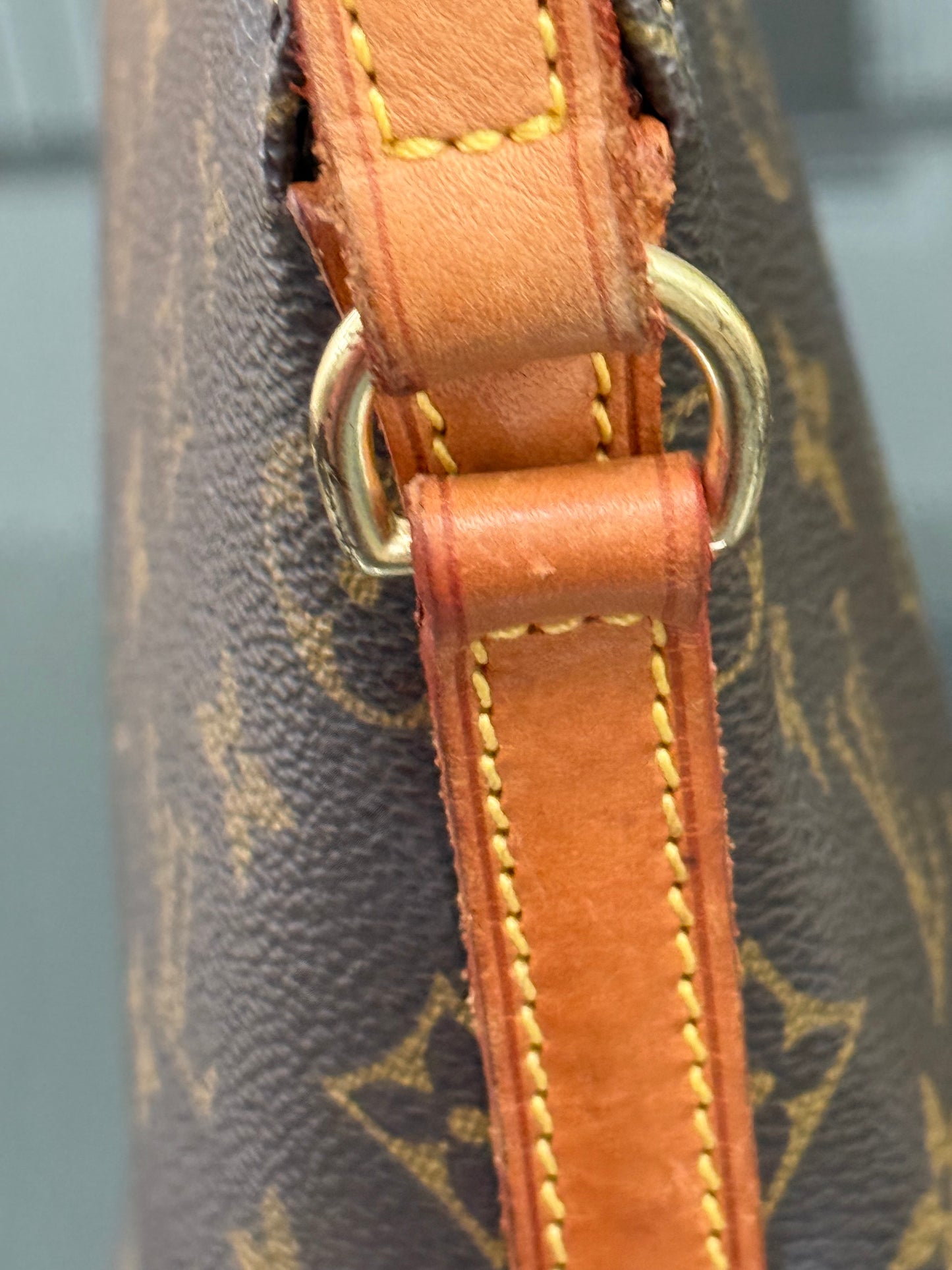 Drouot Crossbody
π
Year: 2000