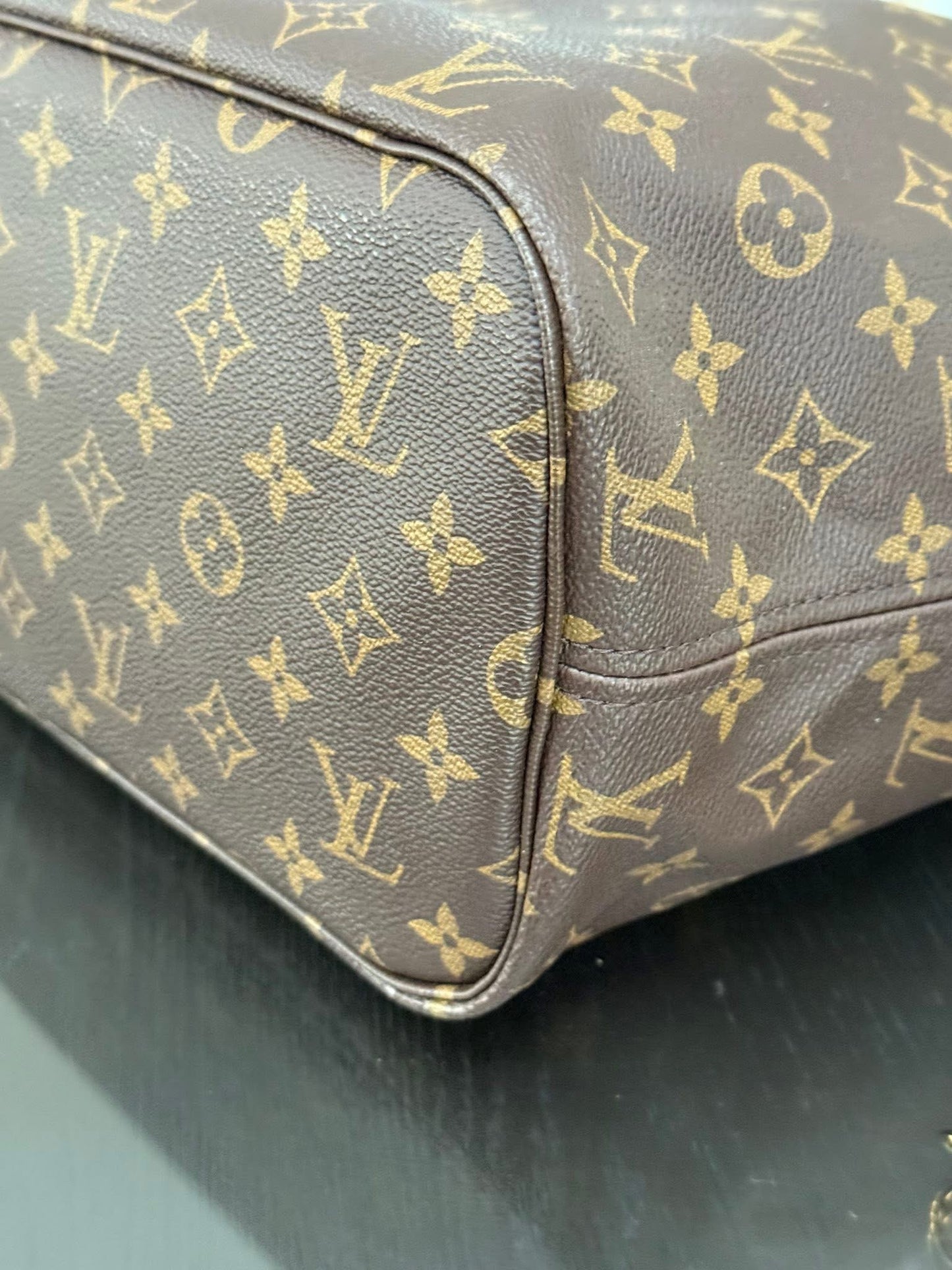 Neverfull MM Monogram in Peony with Dustbag and Insert organizer π
Year: 2020