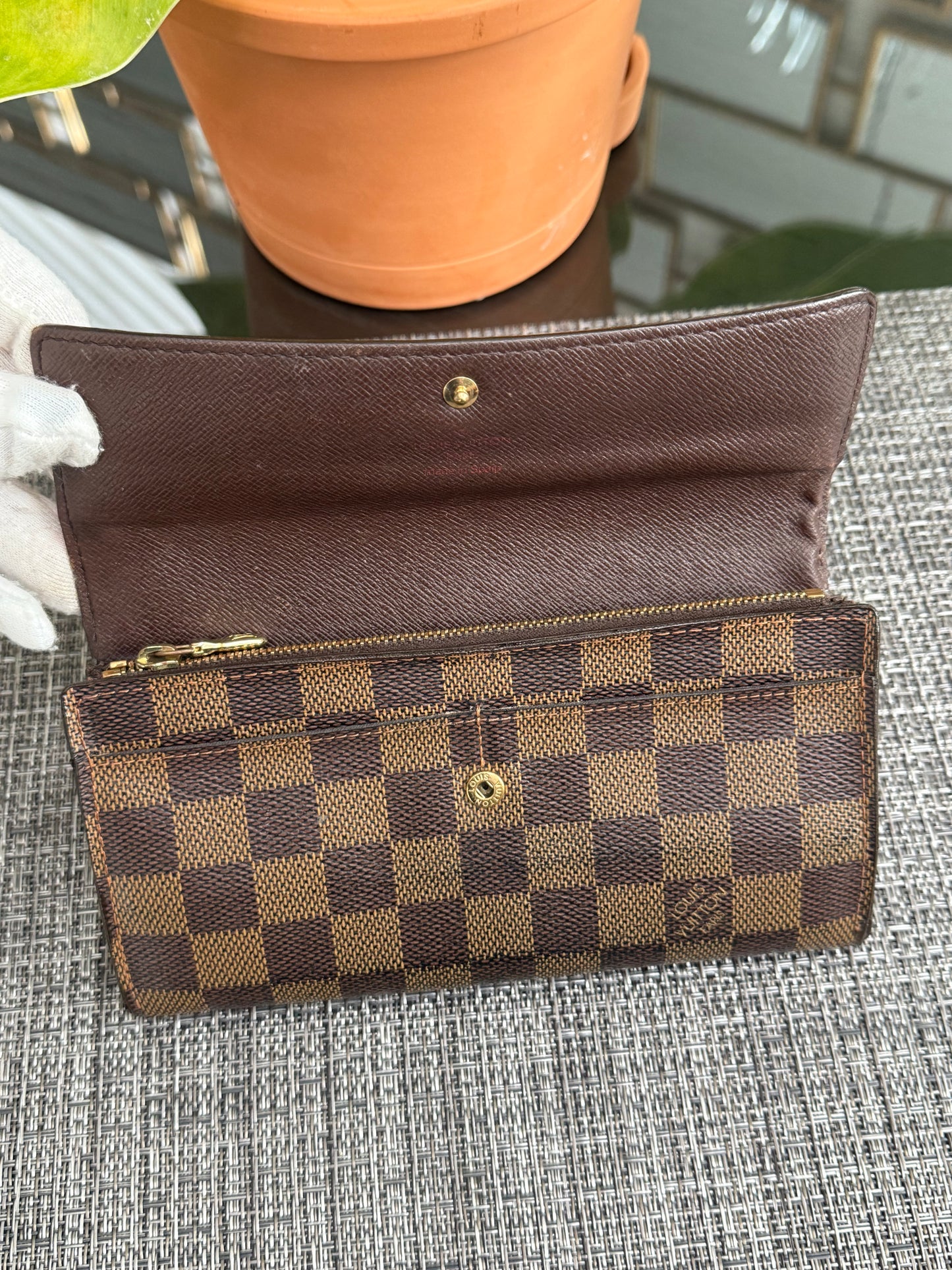 Sarah Wallet in DE with 6 Cardholders - Year 2005