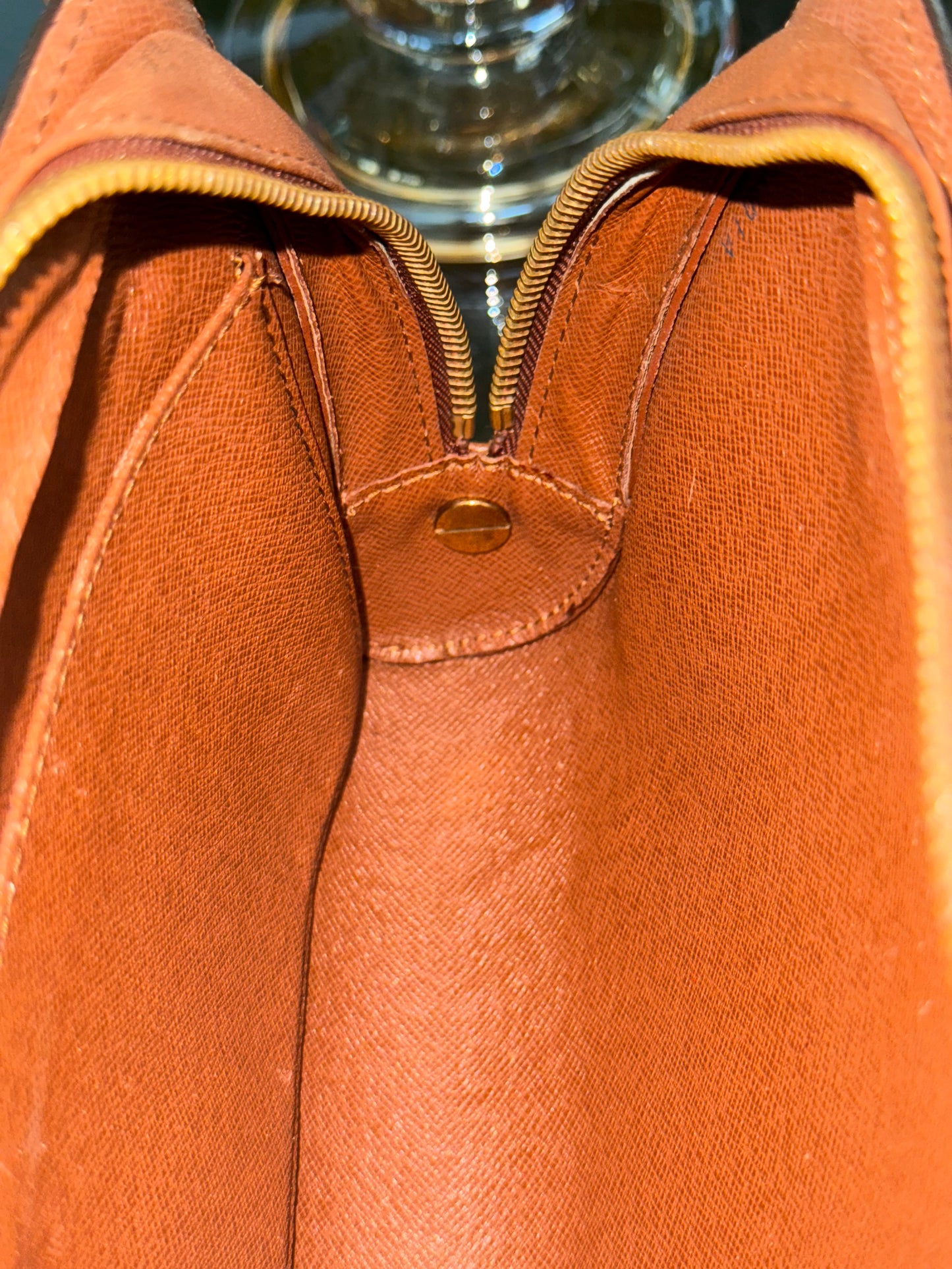 Orsay Clutch
๐๏ธ Year: 1993