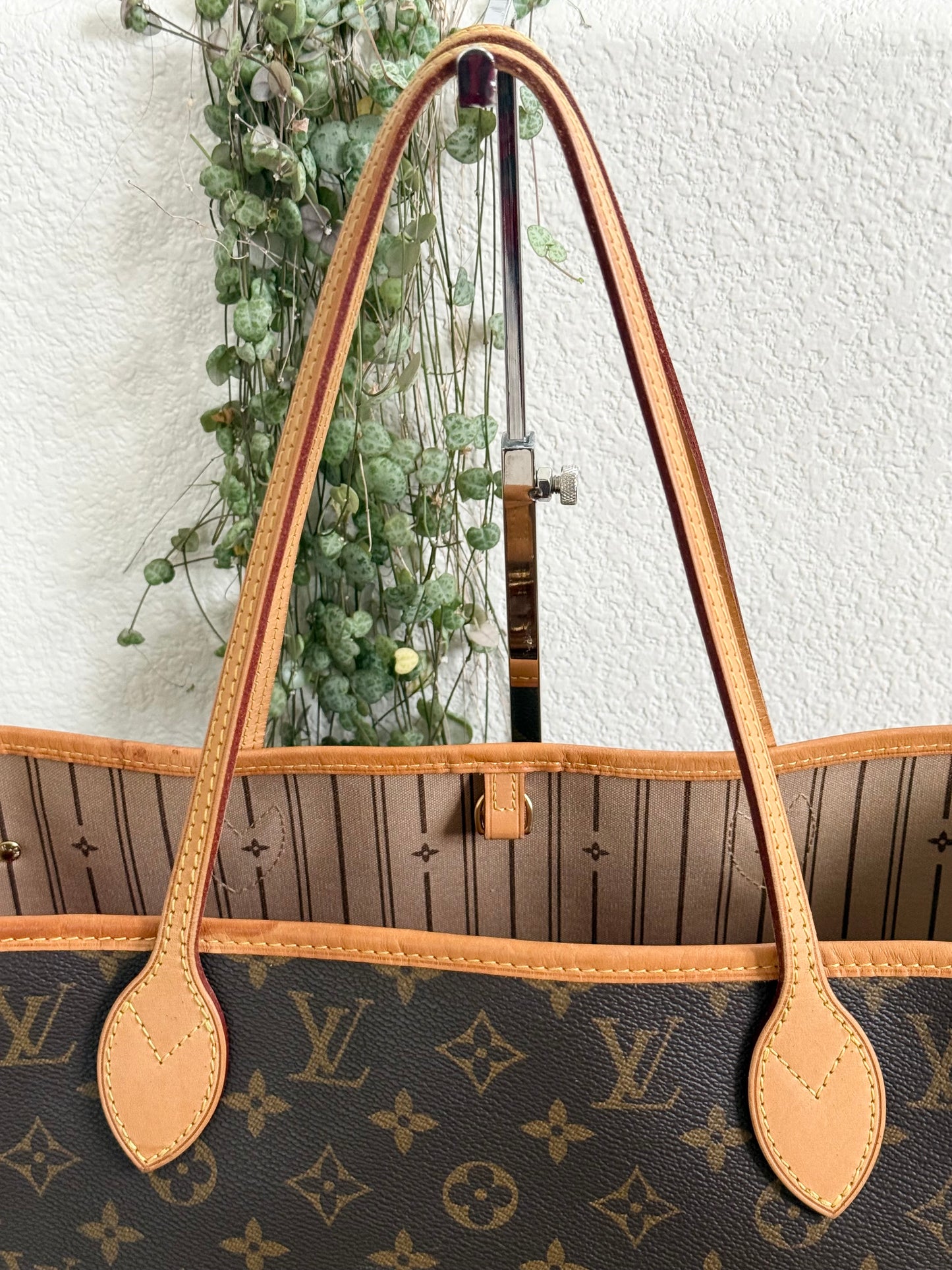 Neverfull MM with Dustbag and Insert Organizer -Year: 2012