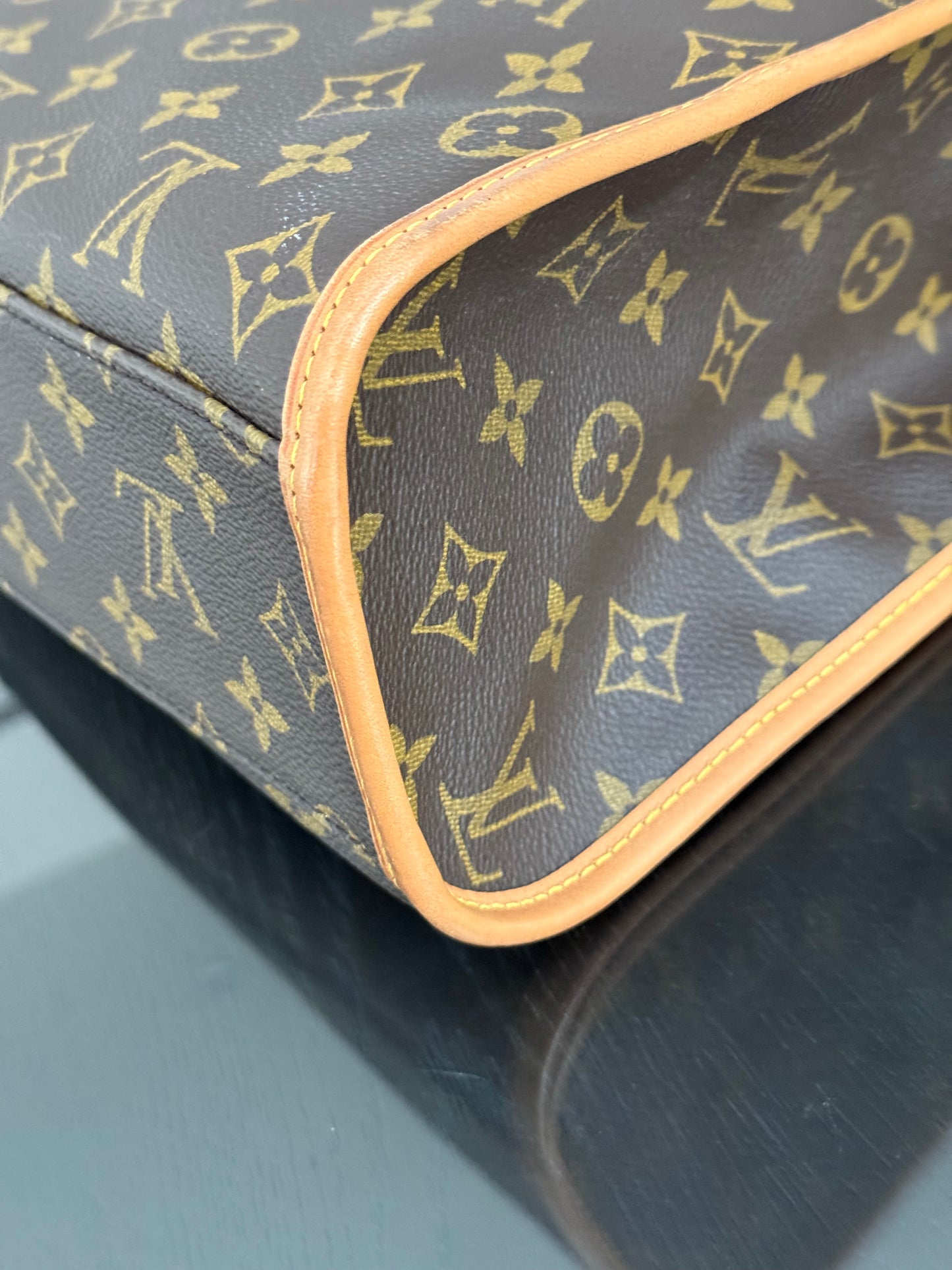 Beverly GM Satchel Crossbody - 📅 Year: 1991