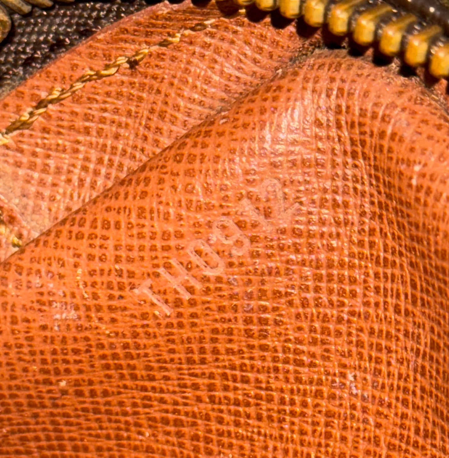 Marly Dragonne PM Clutch
๐๏ธ Year: 1992
