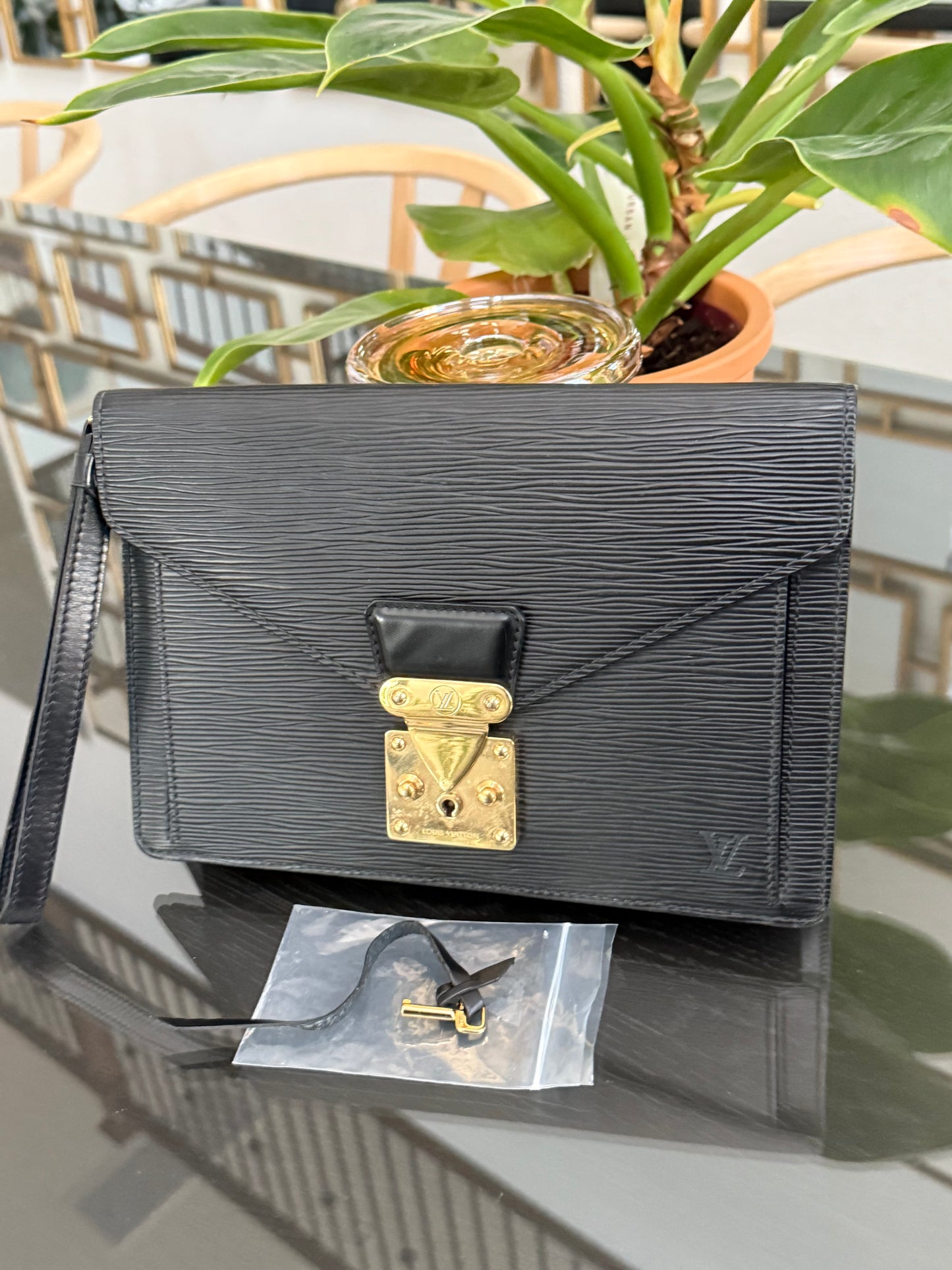 Epi Black Sellier Dragonne Clutch with π Key and Dustbag -ποΈ Year: 2005