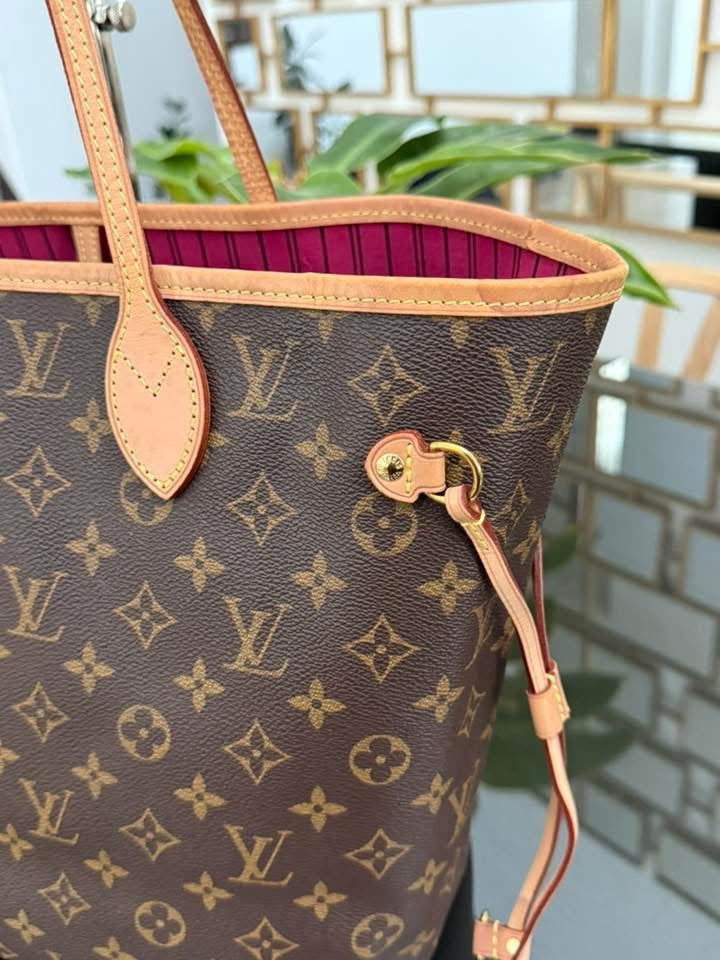 Neverfull MM Monogram in Peony with Dustbag and Insert organizer π
Year: 2020